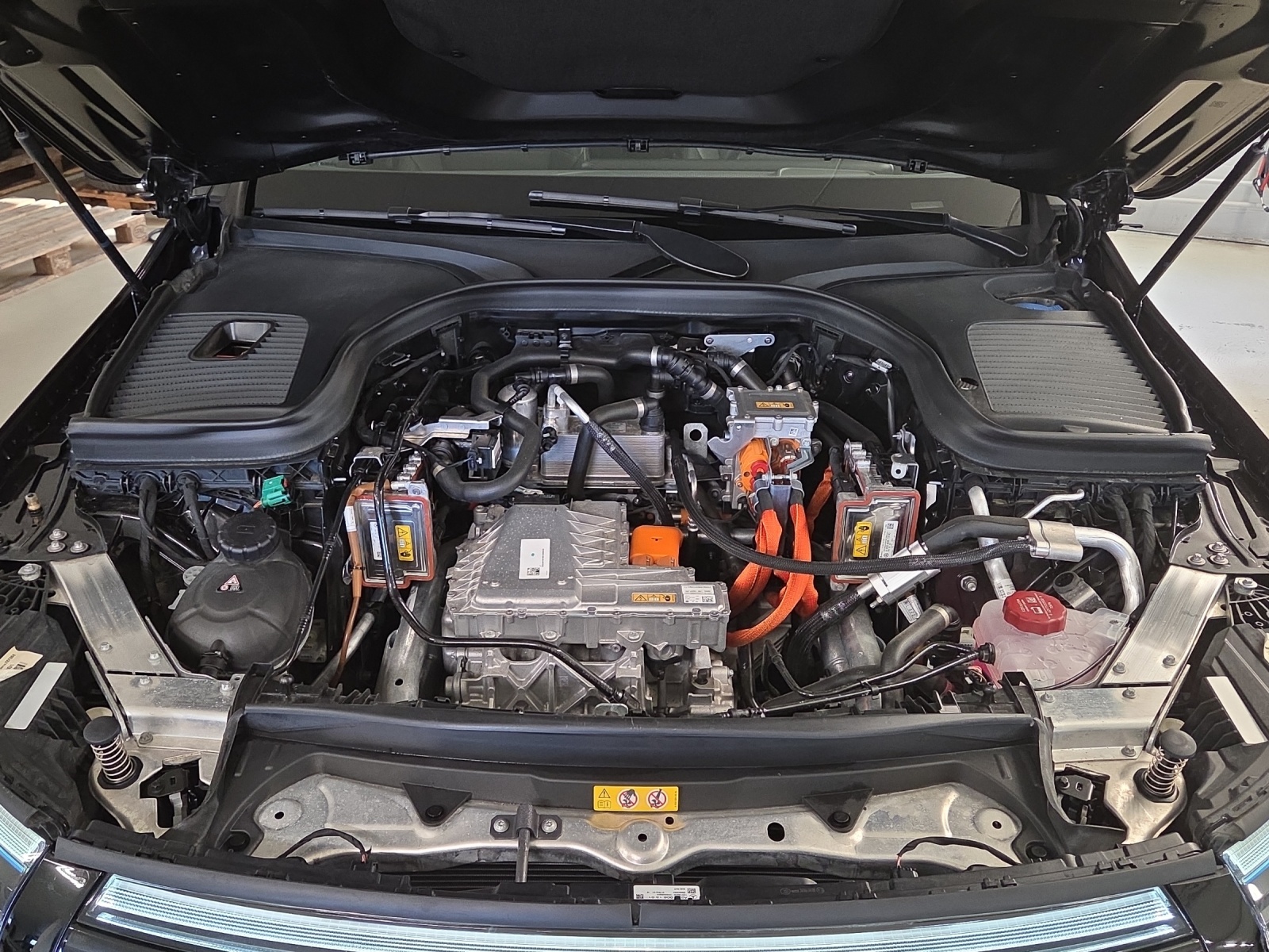 MERCEDES-BENZ EQC 400 AMG Line 4Matic-image-22