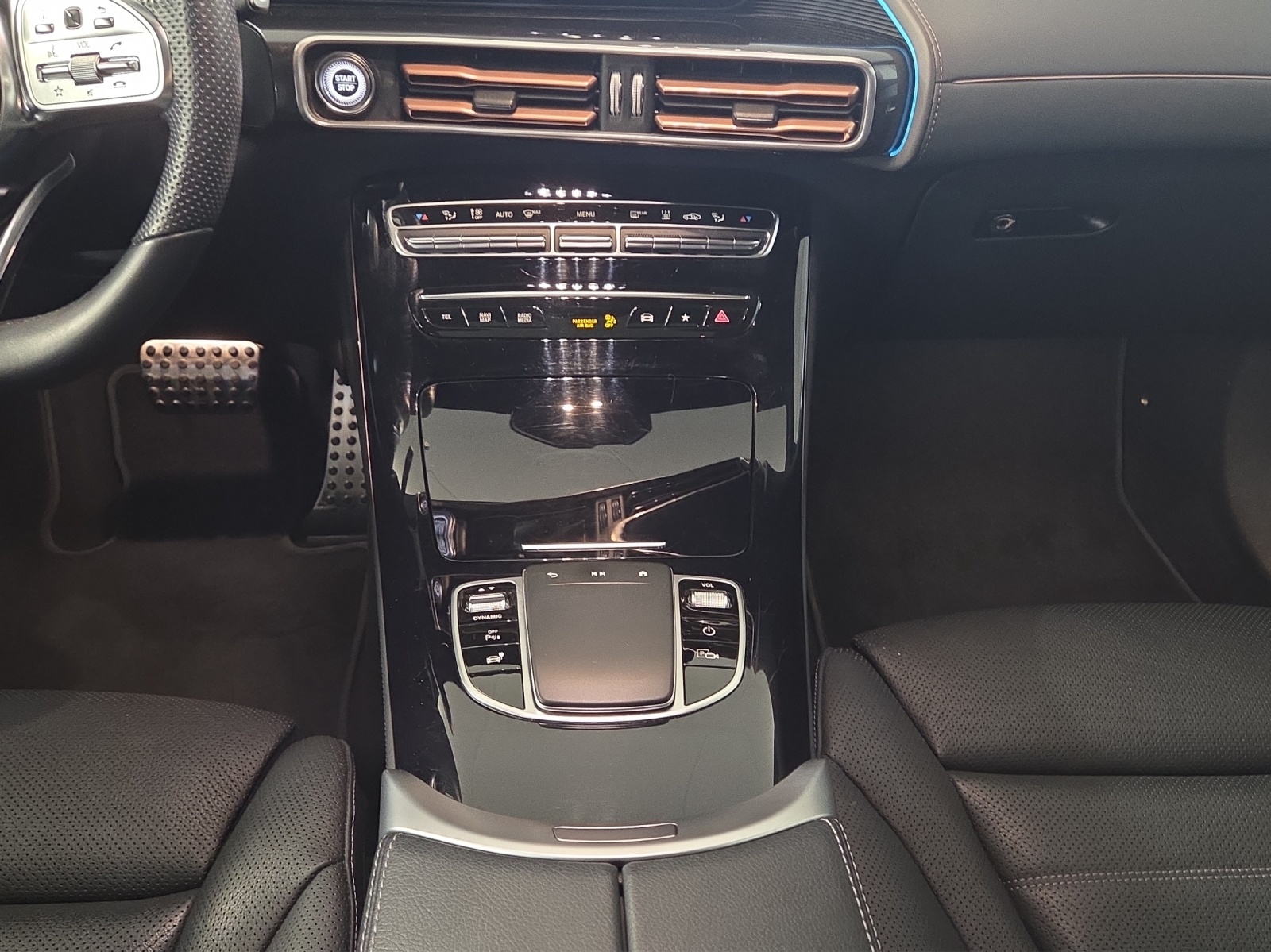 MERCEDES-BENZ EQC 400 AMG Line 4Matic-image-18