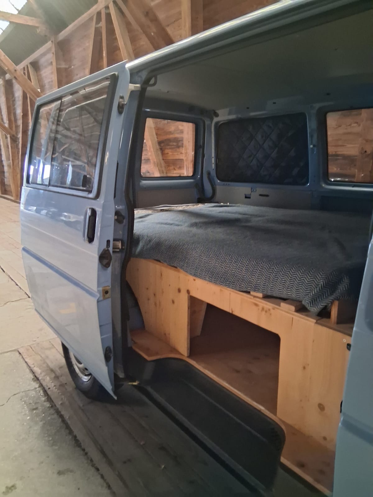 VW T4 Transporter 2.5l (Swiss Profi)-image-3