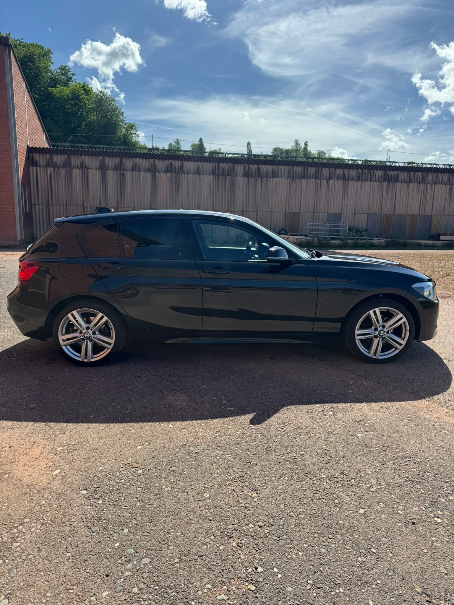 BMW 120d xDrive Sport Line-showroom-element-3