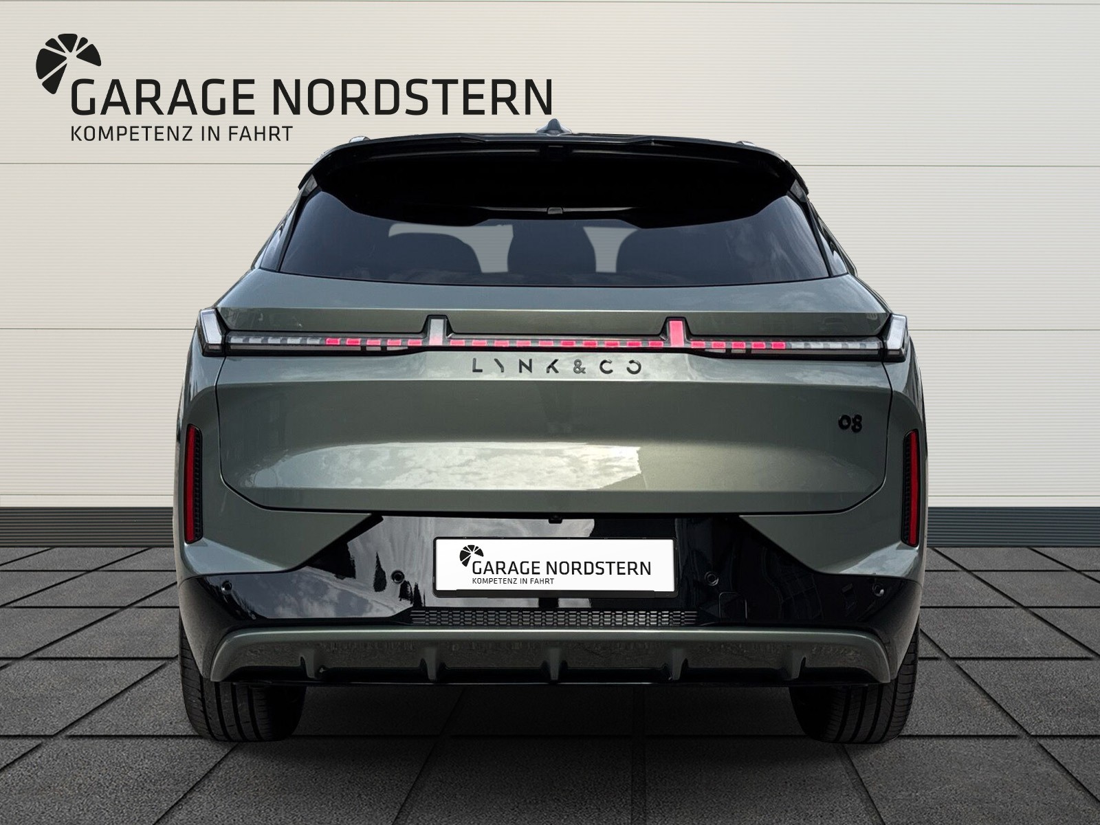 LYNK & CO 08 1.5 PHEV More-showroom-element-3