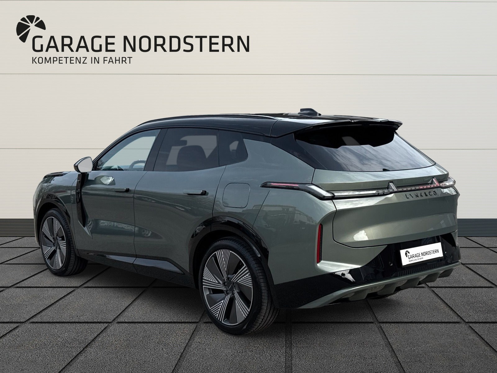 LYNK & CO 08 1.5 PHEV More-showroom-element-2