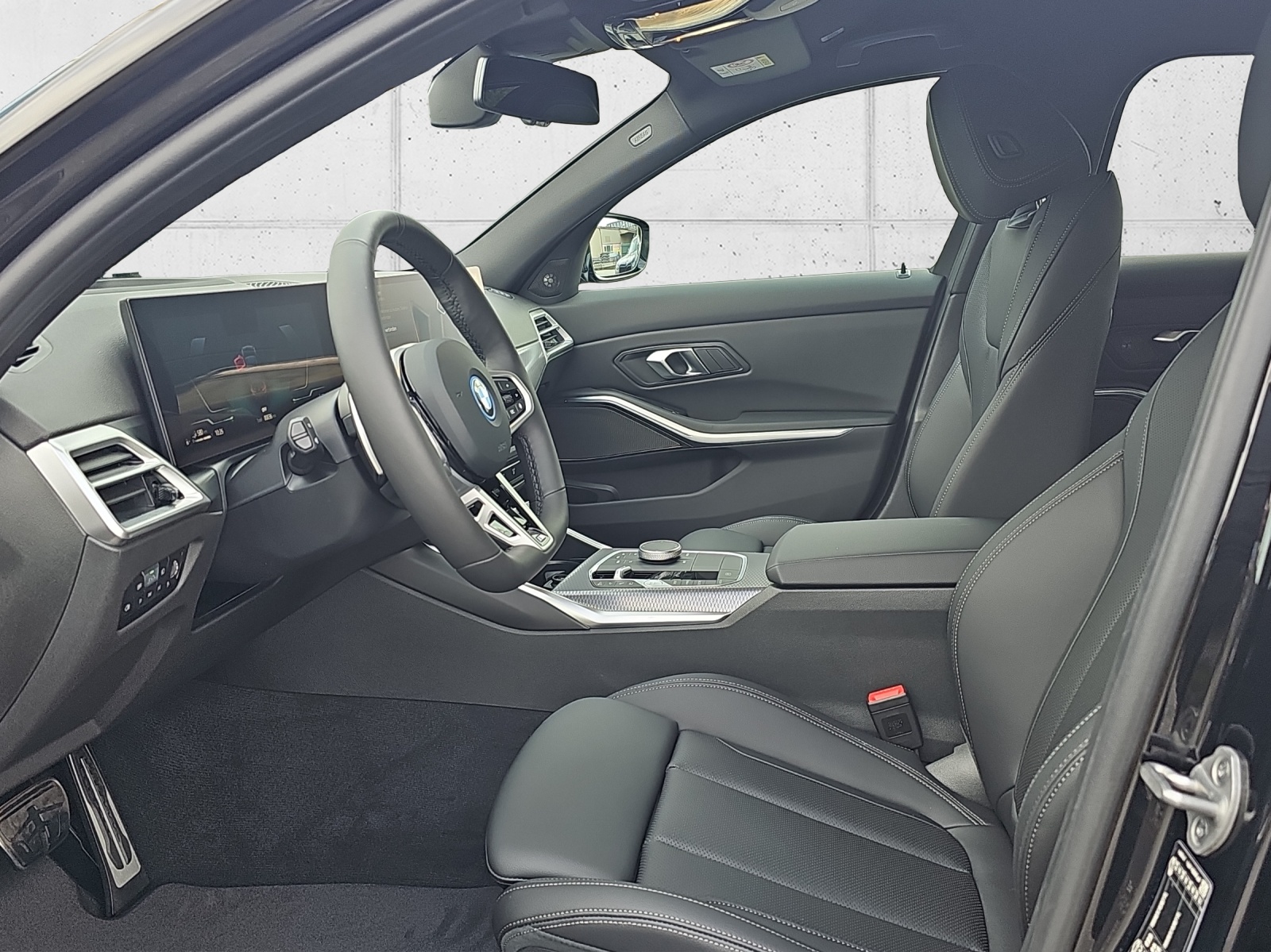 BMW 330e xDrive M Sport-image-9