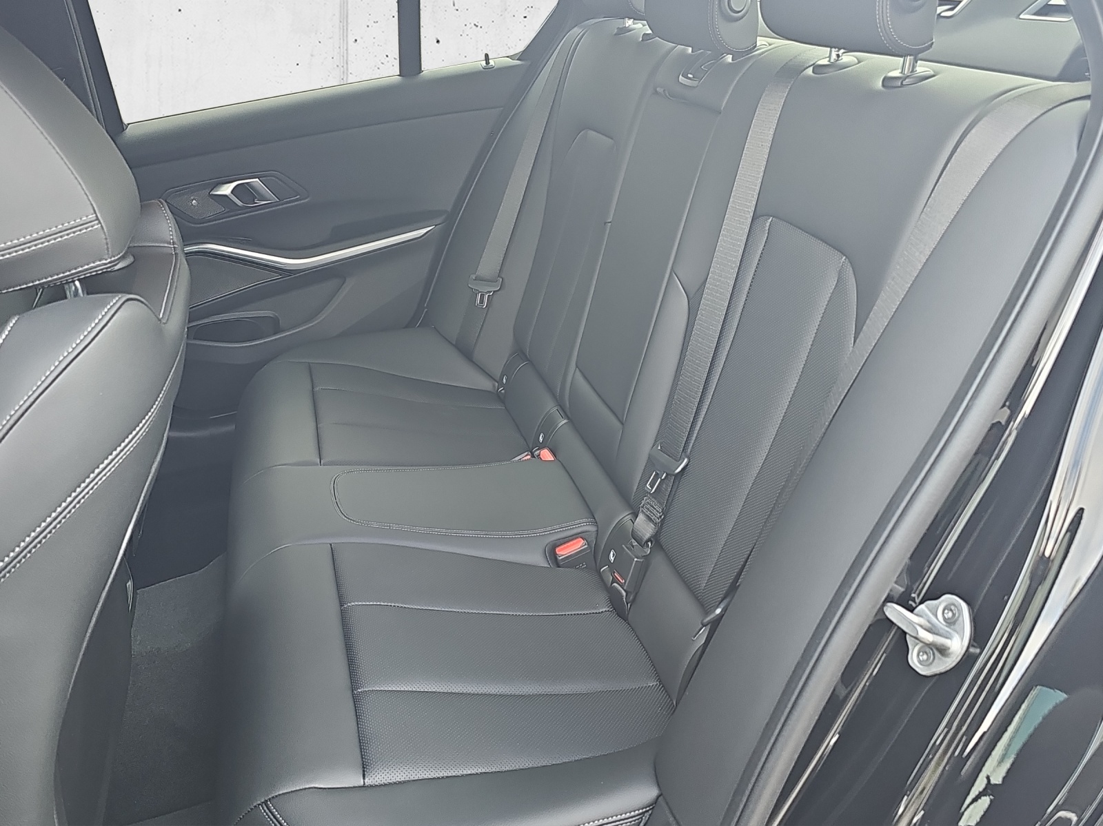 BMW 330e xDrive M Sport-image-13