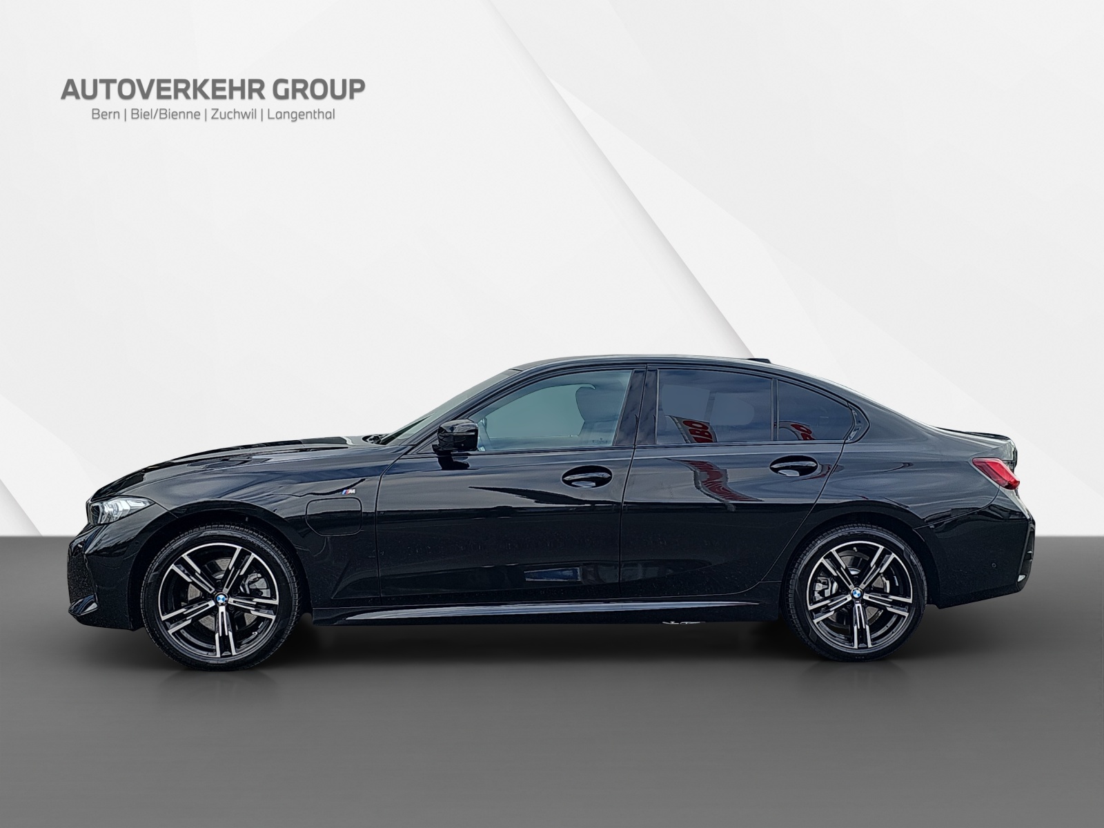 BMW 330e xDrive M Sport-showroom-element-2