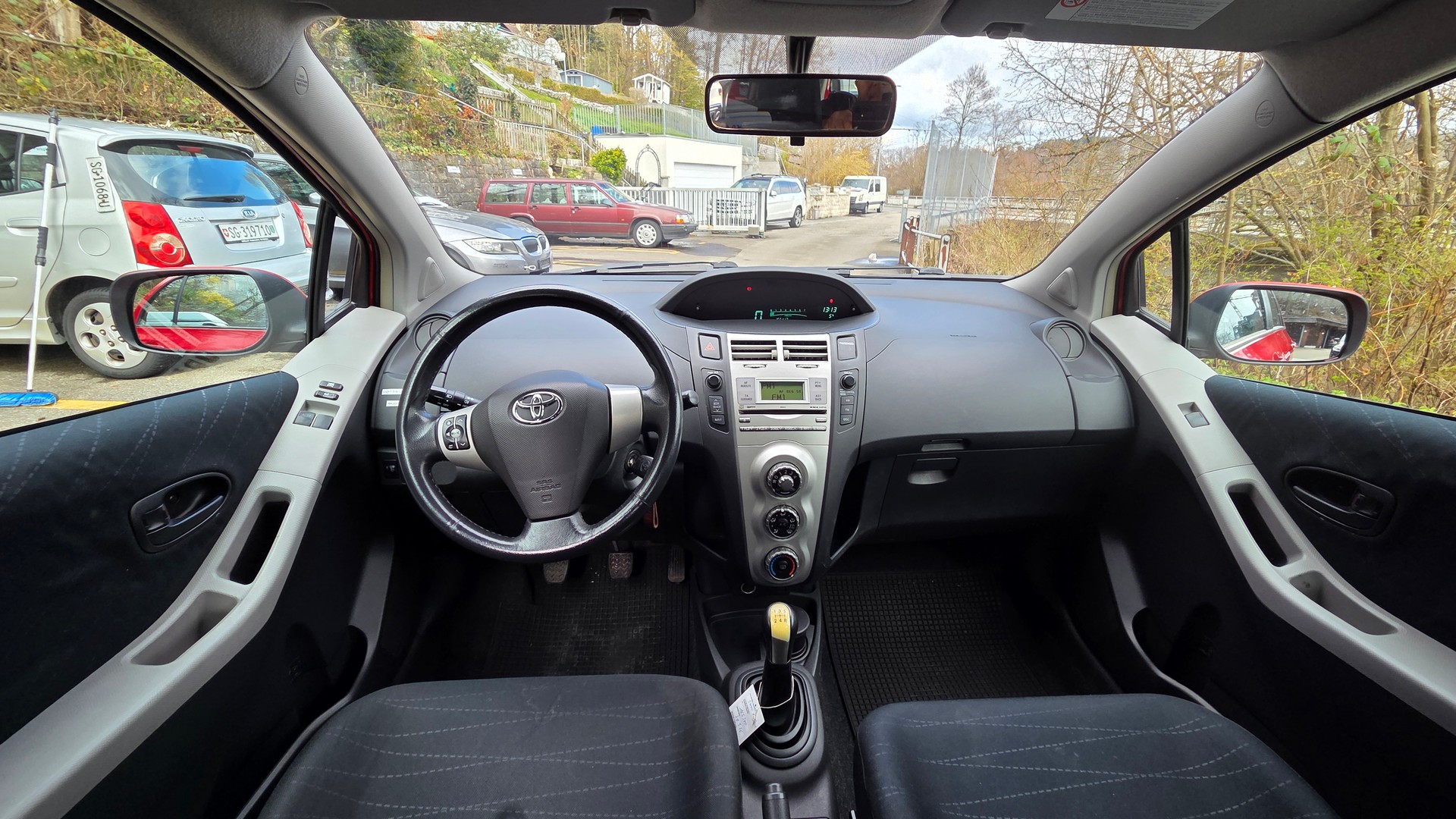 TOYOTA Yaris 1.3 Linea Luna-image-13