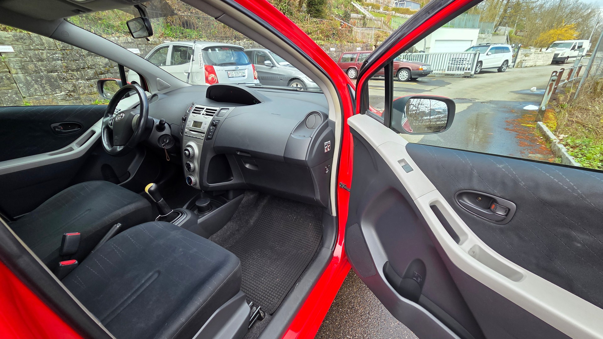 TOYOTA Yaris 1.3 Linea Luna-image-10