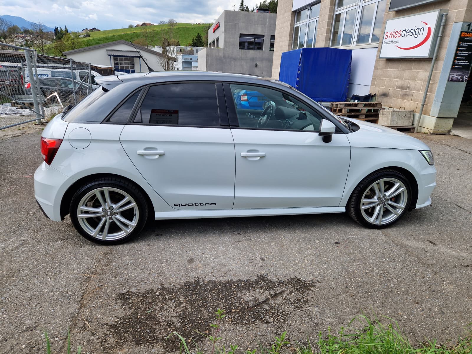 AUDI S1 Sportback 2.0 TFSI quattro-showroom-element-3