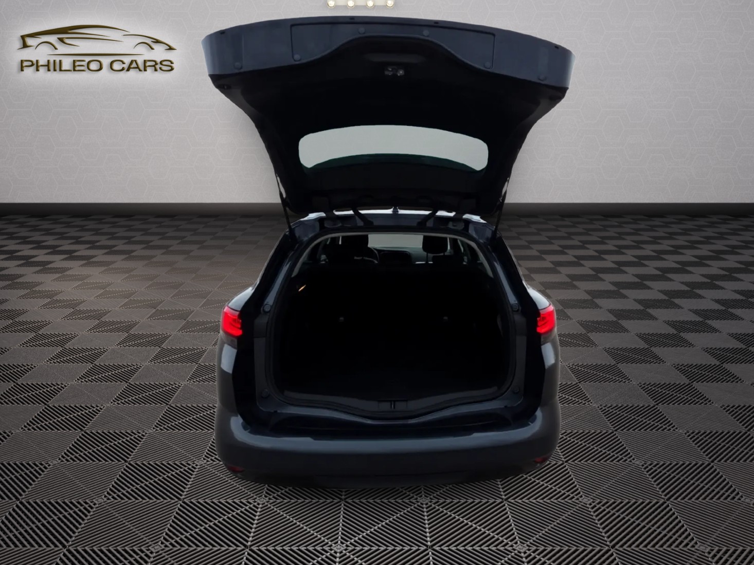 RENAULT Mégane Grandtour 1.3 16V Turbo Techno EDC-image-12