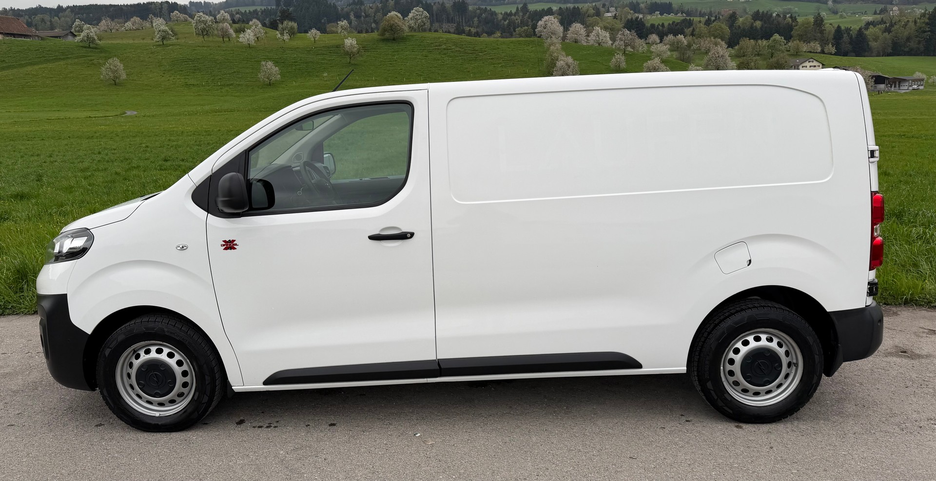 OPEL Vivaro Cargo 2.0 CDTI Enjoy s/s L EH 4x4 mit Achse +90mm-image-2