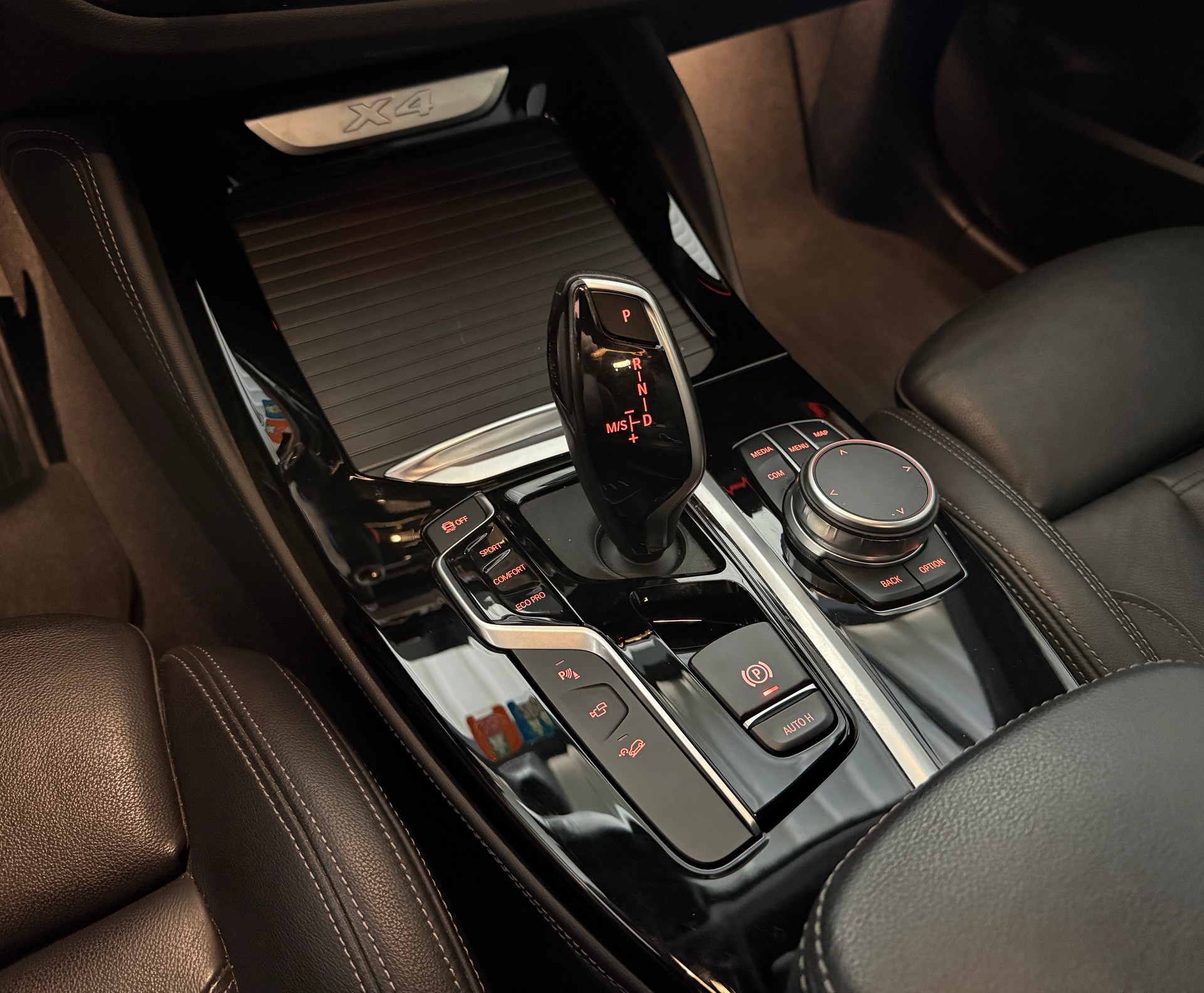 BMW X4 xDrive 48V 20d xLine Steptronic-image-10