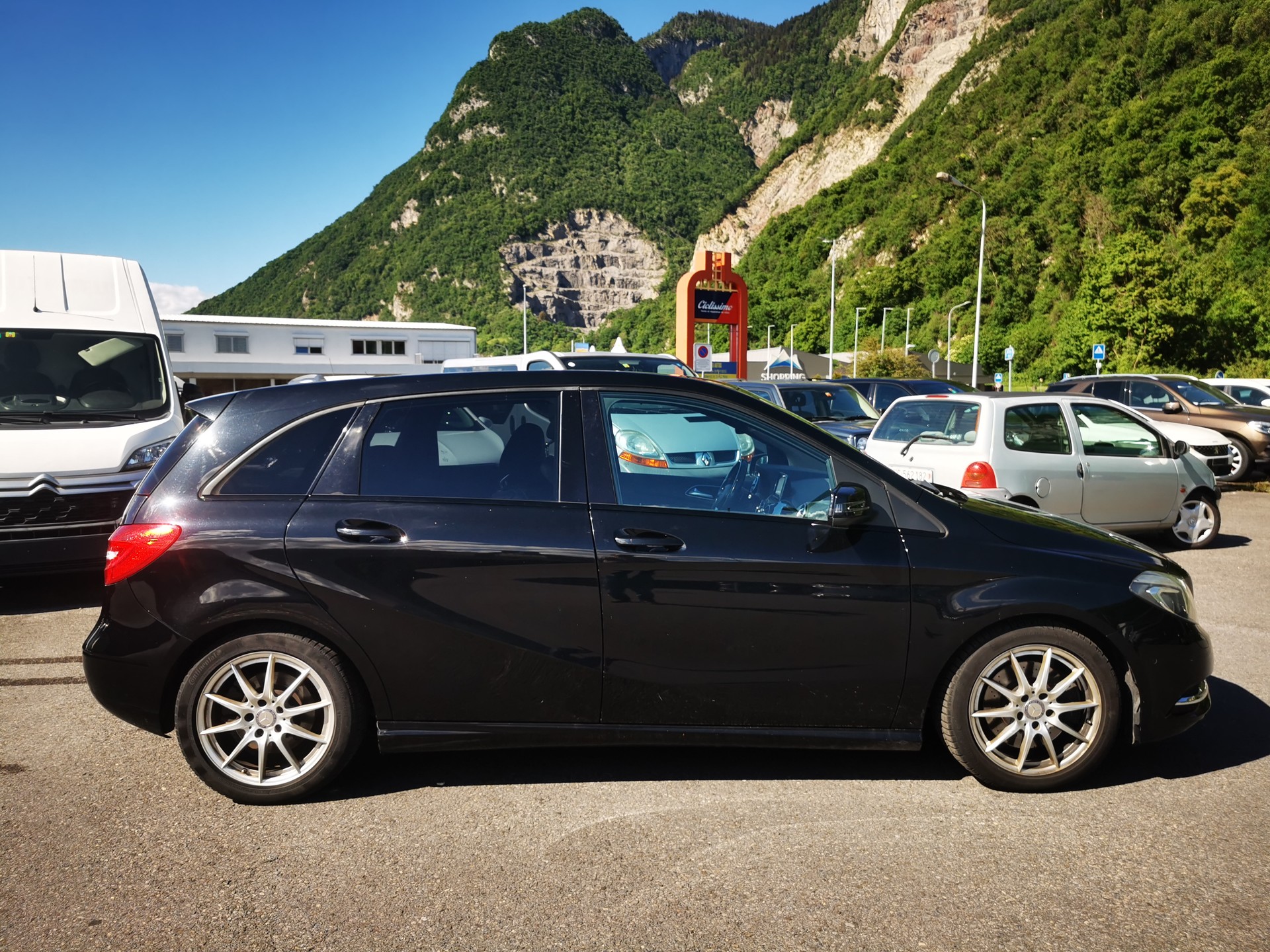 MERCEDES-BENZ B 220 4Matic 7G-DCT-image-4
