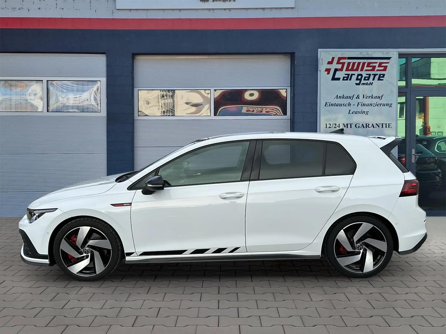 VW Golf 2.0 TSI GTI Clubsport DSG Black Style mit Panoramadach & DCC-image-4