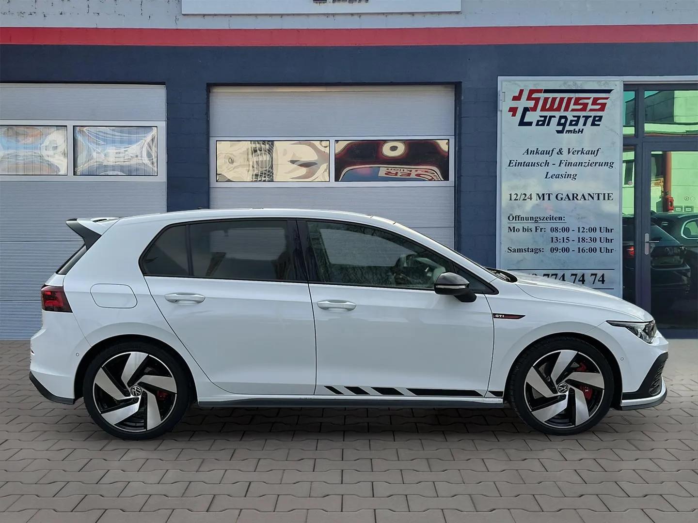 VW Golf 2.0 TSI GTI Clubsport DSG Black Style mit Panoramadach & DCC-image-8
