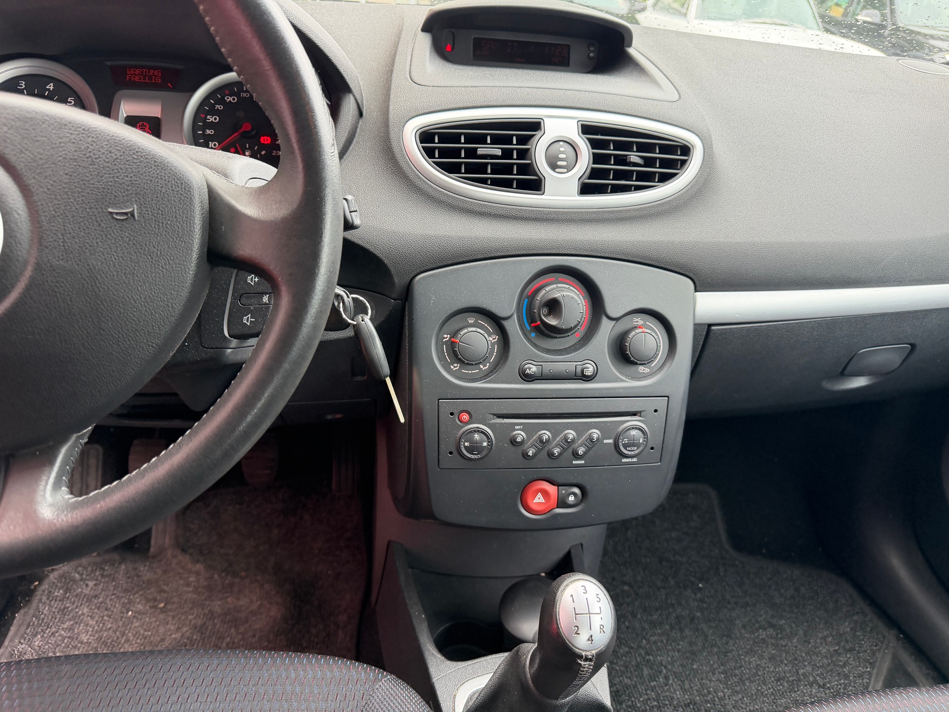 RENAULT Clio 1.6 16V Dynamique-image-8