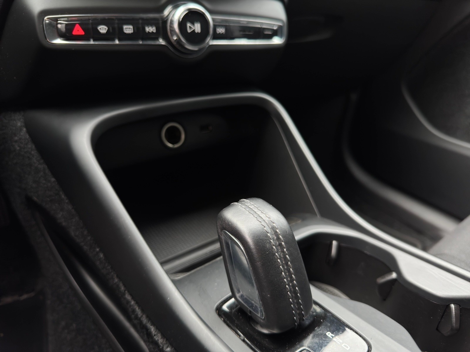 VOLVO XC40 D3 Geartronic-image-18