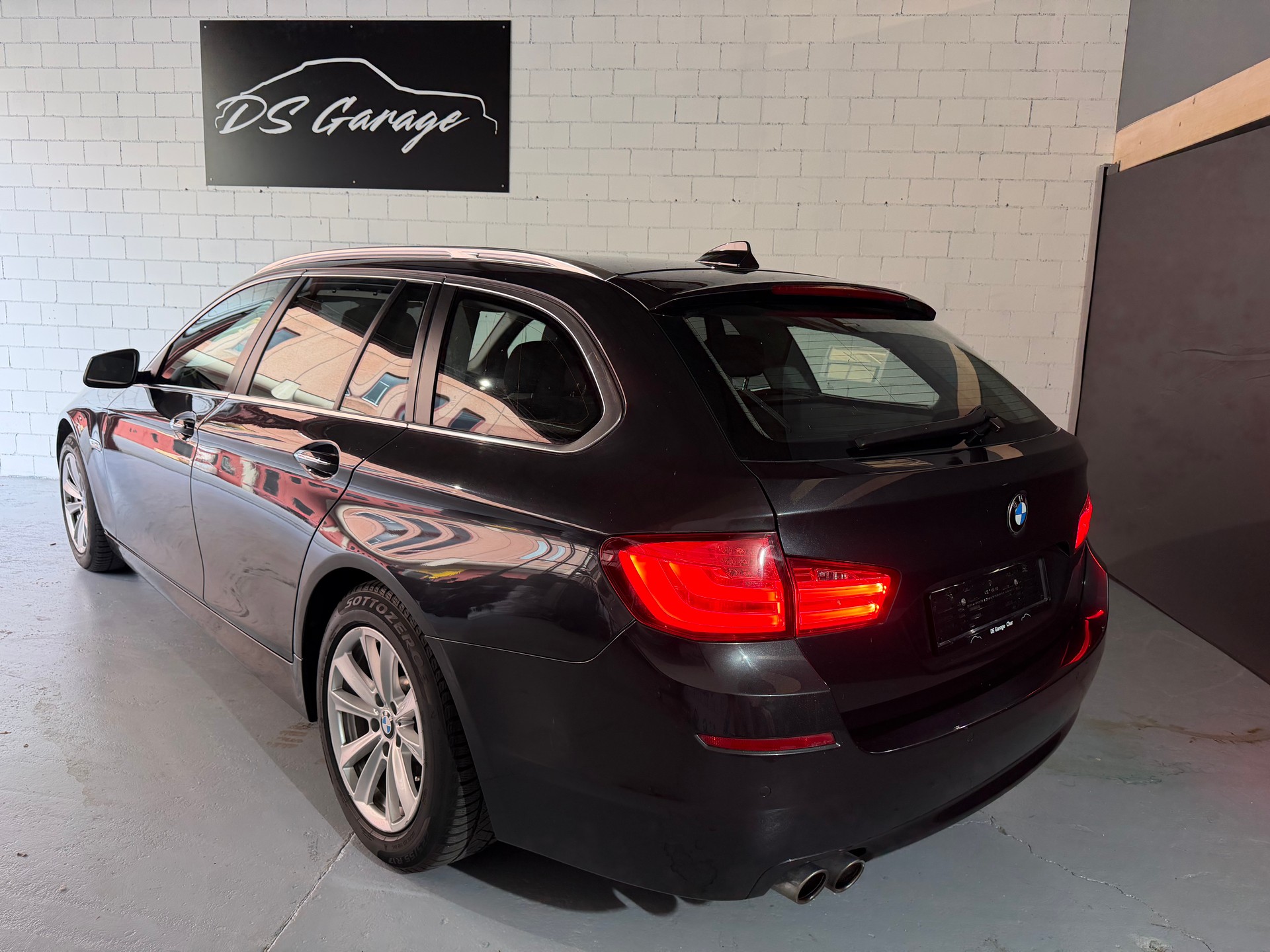 BMW 520d Touring Steptronic-image-1