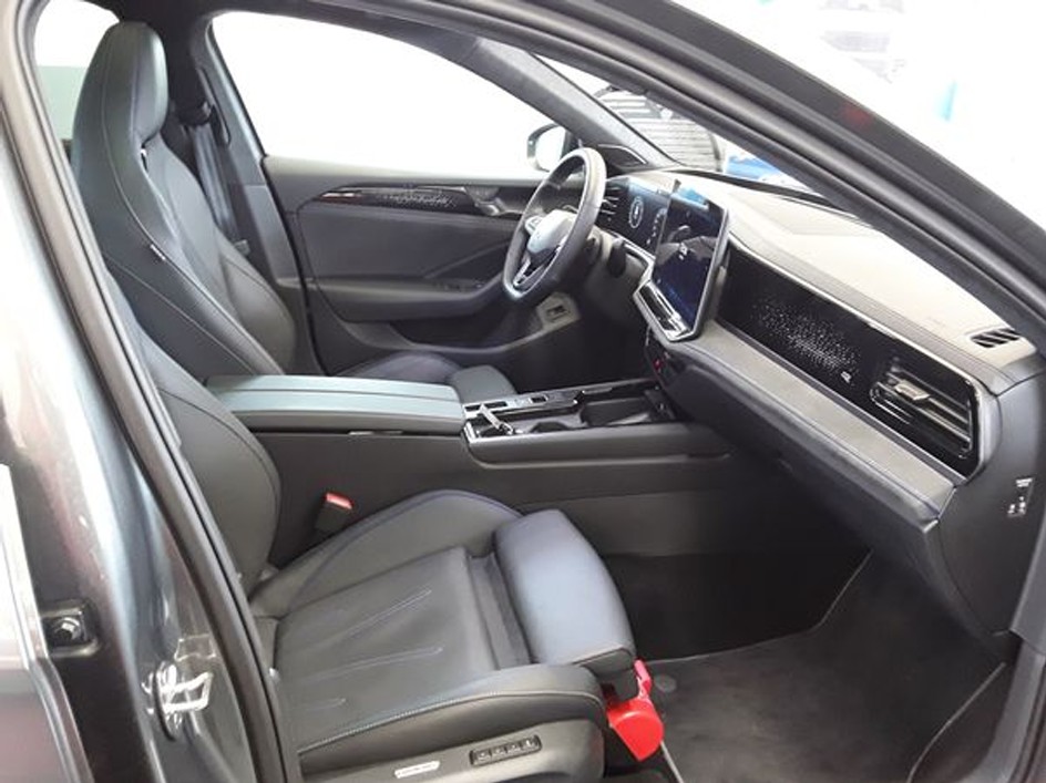 VW Passat Variant 2.0 TSI evo4 R-Line 4 Motion DSG 5 Jahre 100tkm VW Werksgarantie-image-6