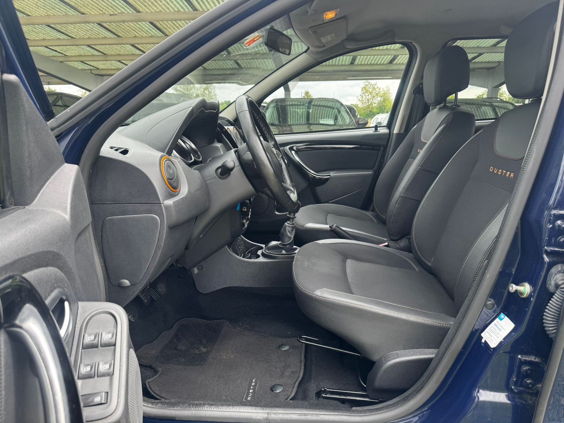 DACIA Duster 1.2 T Lauréate 4x2-image-8