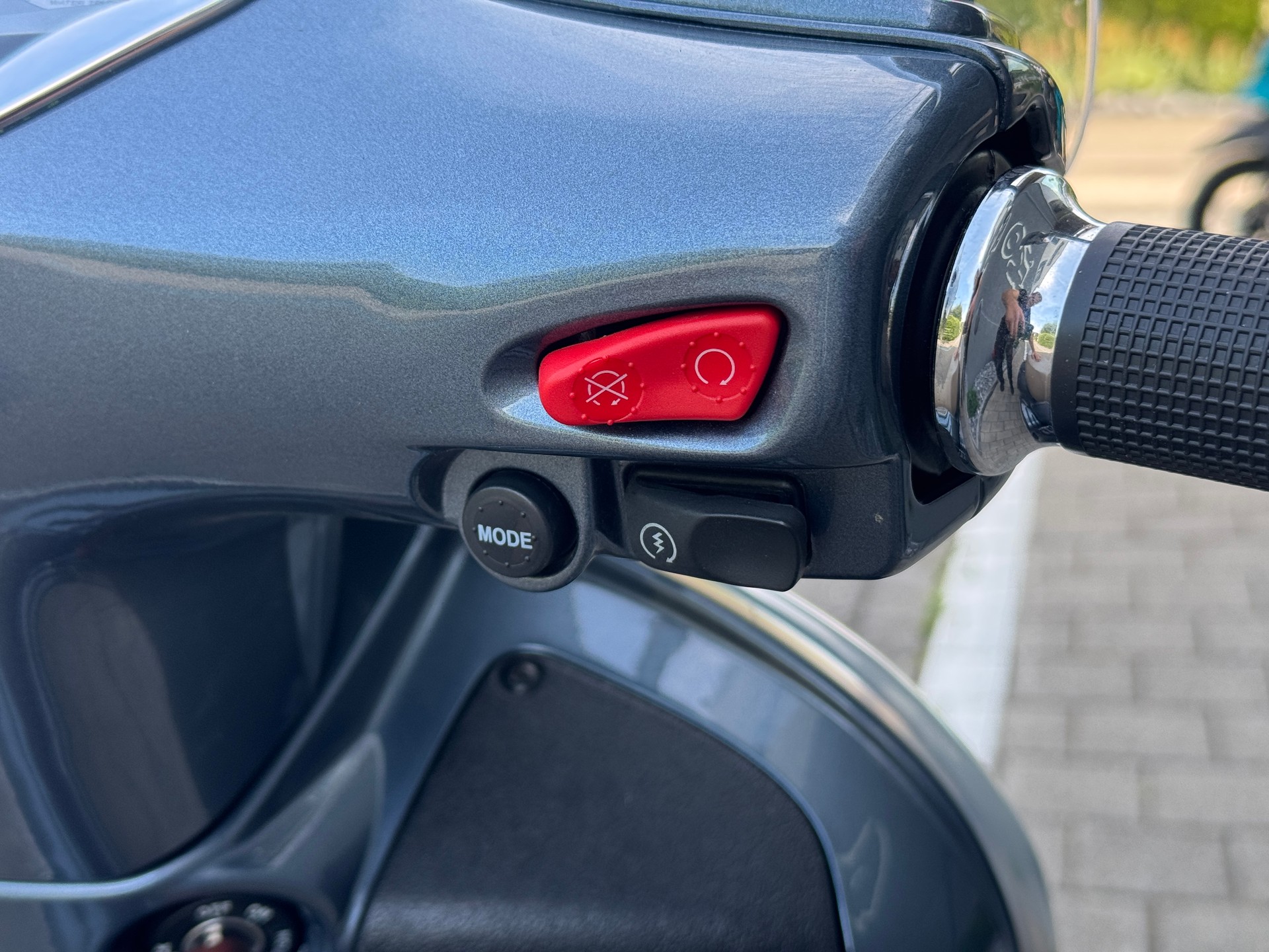 PIAGGIO Vespa GTS 300 i.e ABS-image-7