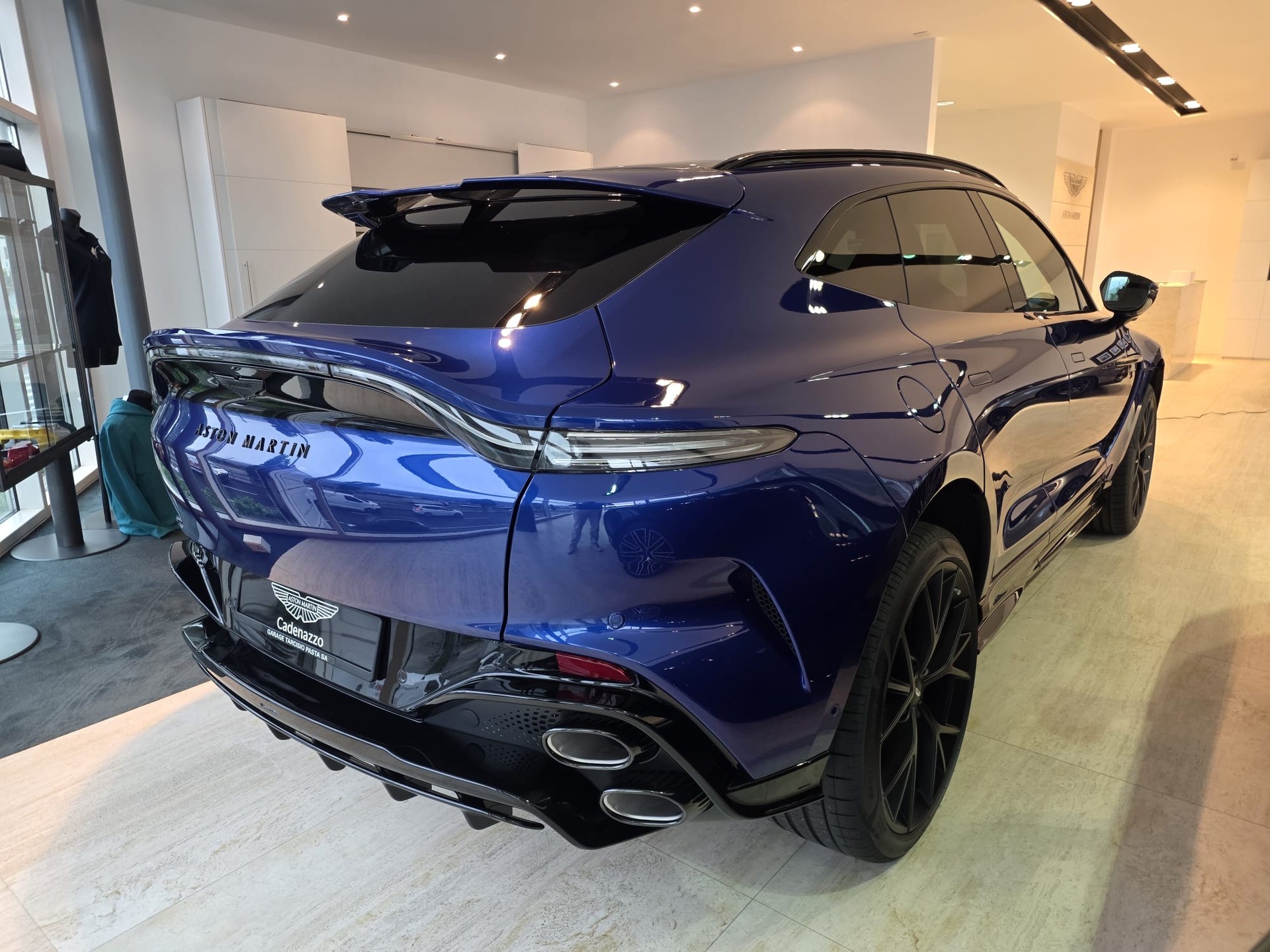 ASTON MARTIN New DBXS 727cv-image-5