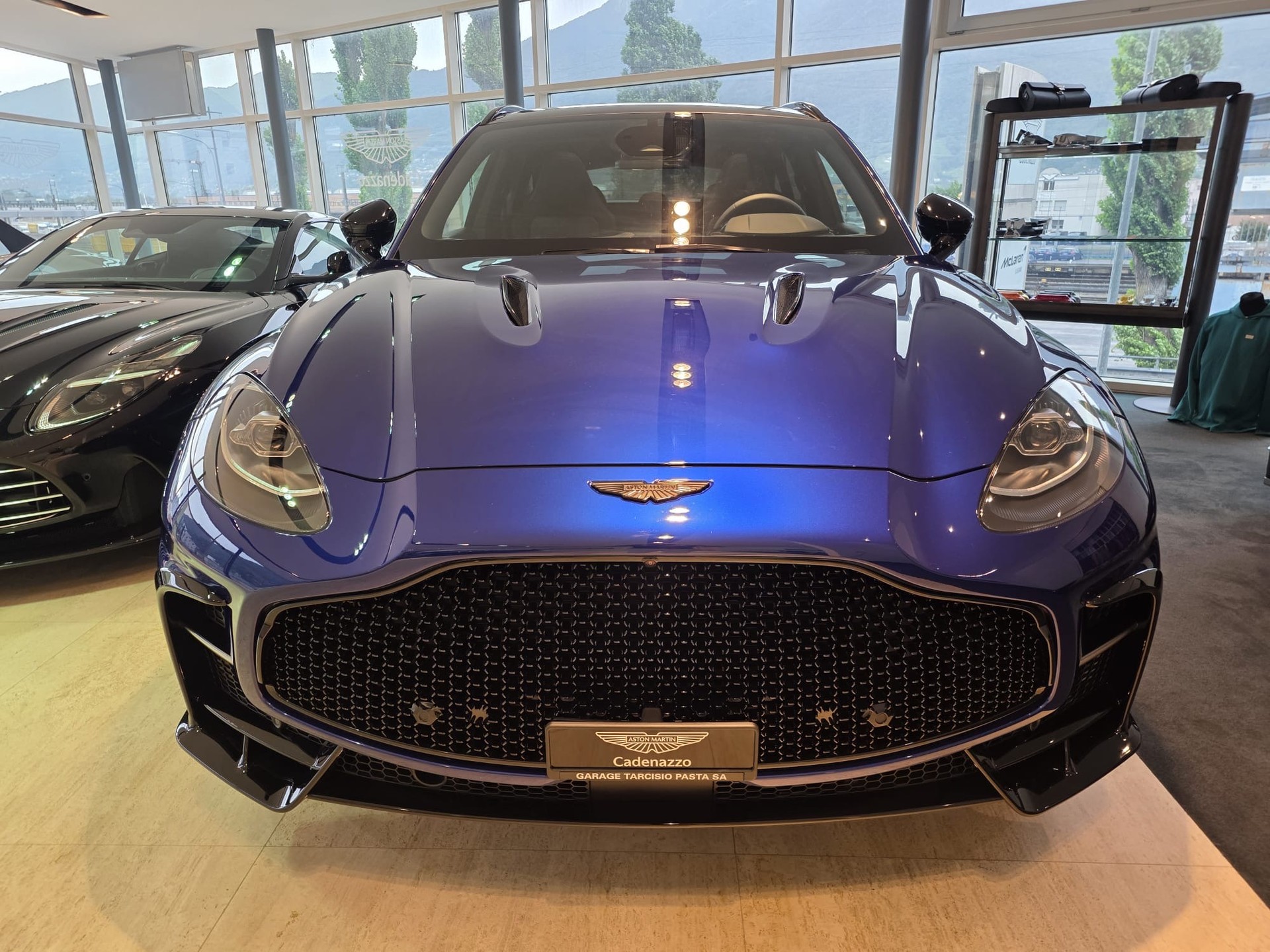 ASTON MARTIN New DBXS 727cv-image-4