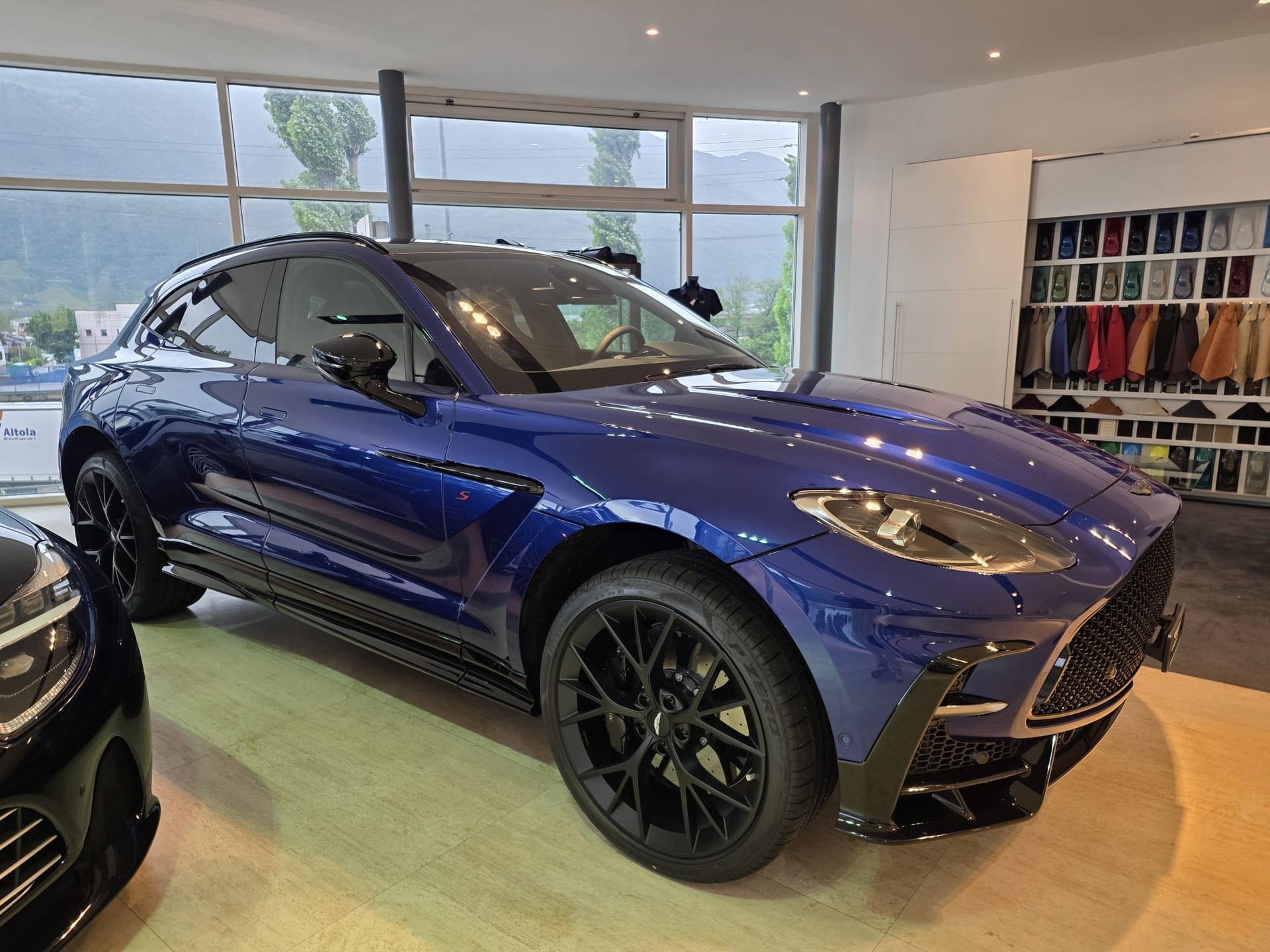 ASTON MARTIN New DBXS 727cv