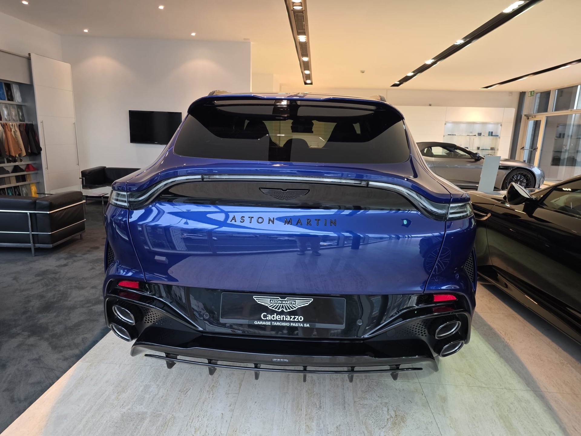 ASTON MARTIN New DBXS 727cv-image-2