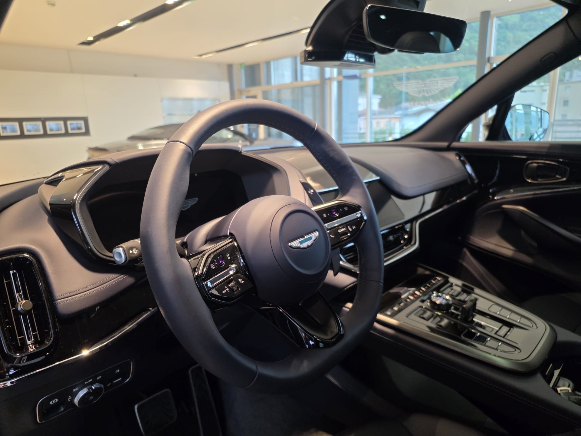 ASTON MARTIN New DBXS 727cv-image-6