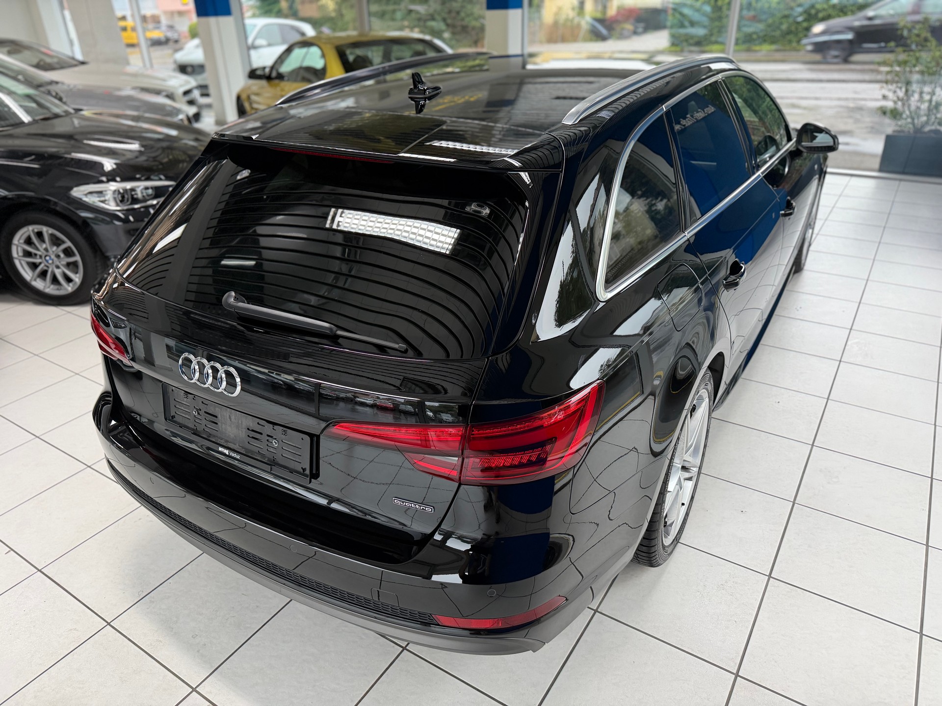 AUDI A4 Avant 3.0 TDI quattro S-tronic S-LINE-image-4