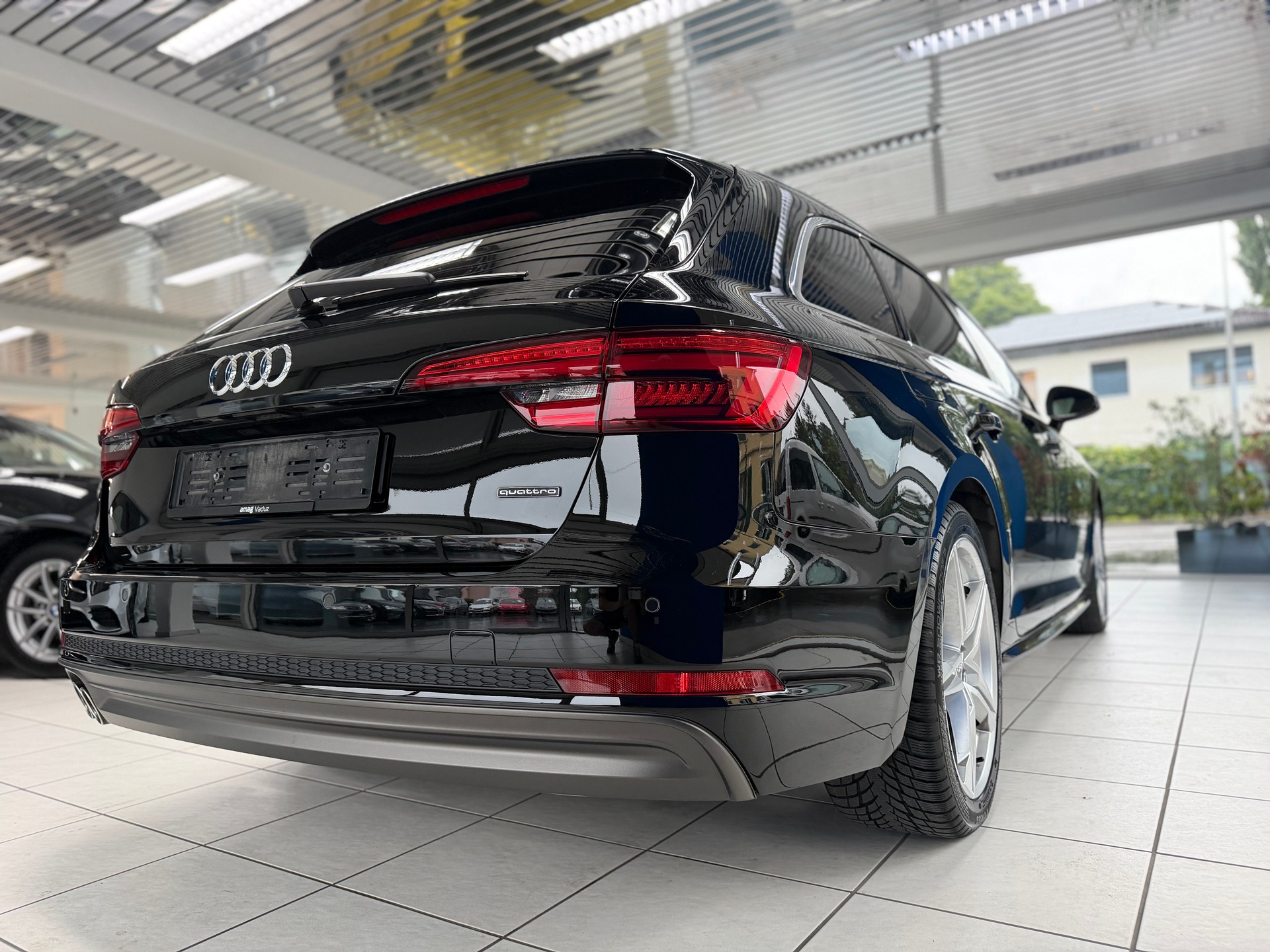 AUDI A4 Avant 3.0 TDI quattro S-tronic S-LINE-image-5