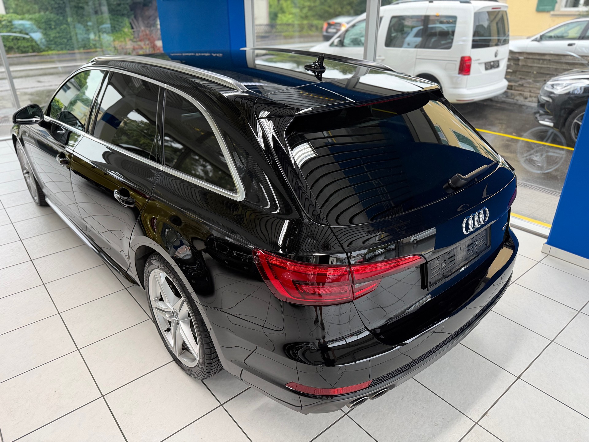 AUDI A4 Avant 3.0 TDI quattro S-tronic S-LINE-image-6