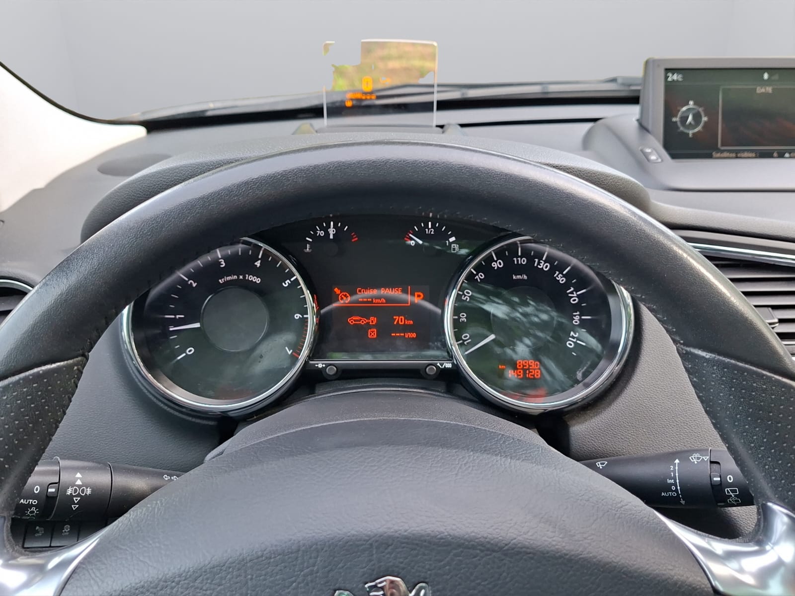 PEUGEOT 5008 1.6 16V T Allure Automatic-image-18