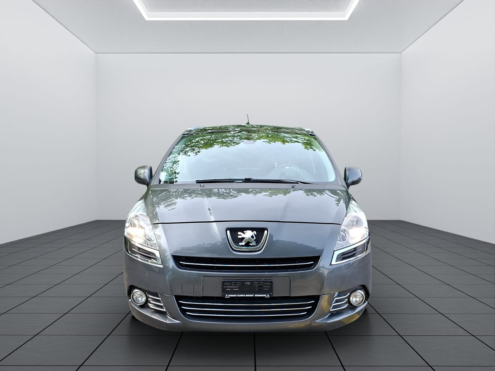 PEUGEOT 5008 1.6 16V T Allure Automatic-showroom-element-1