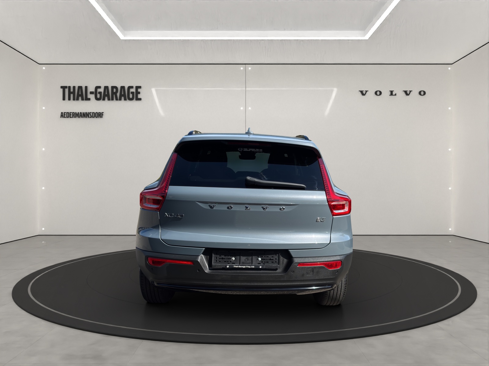 VOLVO XC40 2.0 B3 MH Plus Dark-image-12