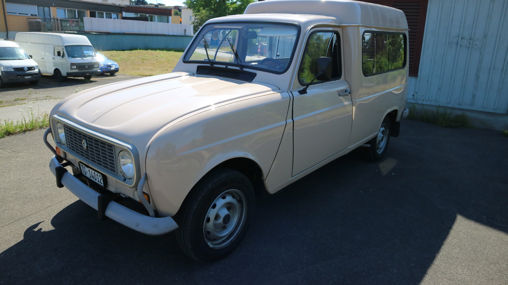 RENAULT R4