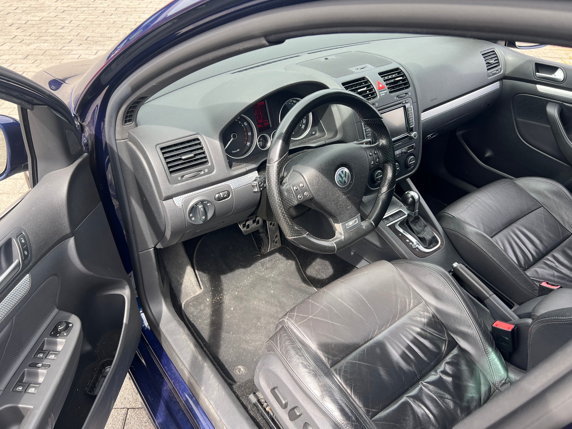 VW Golf R32 V6 4Motion DSG-image-9