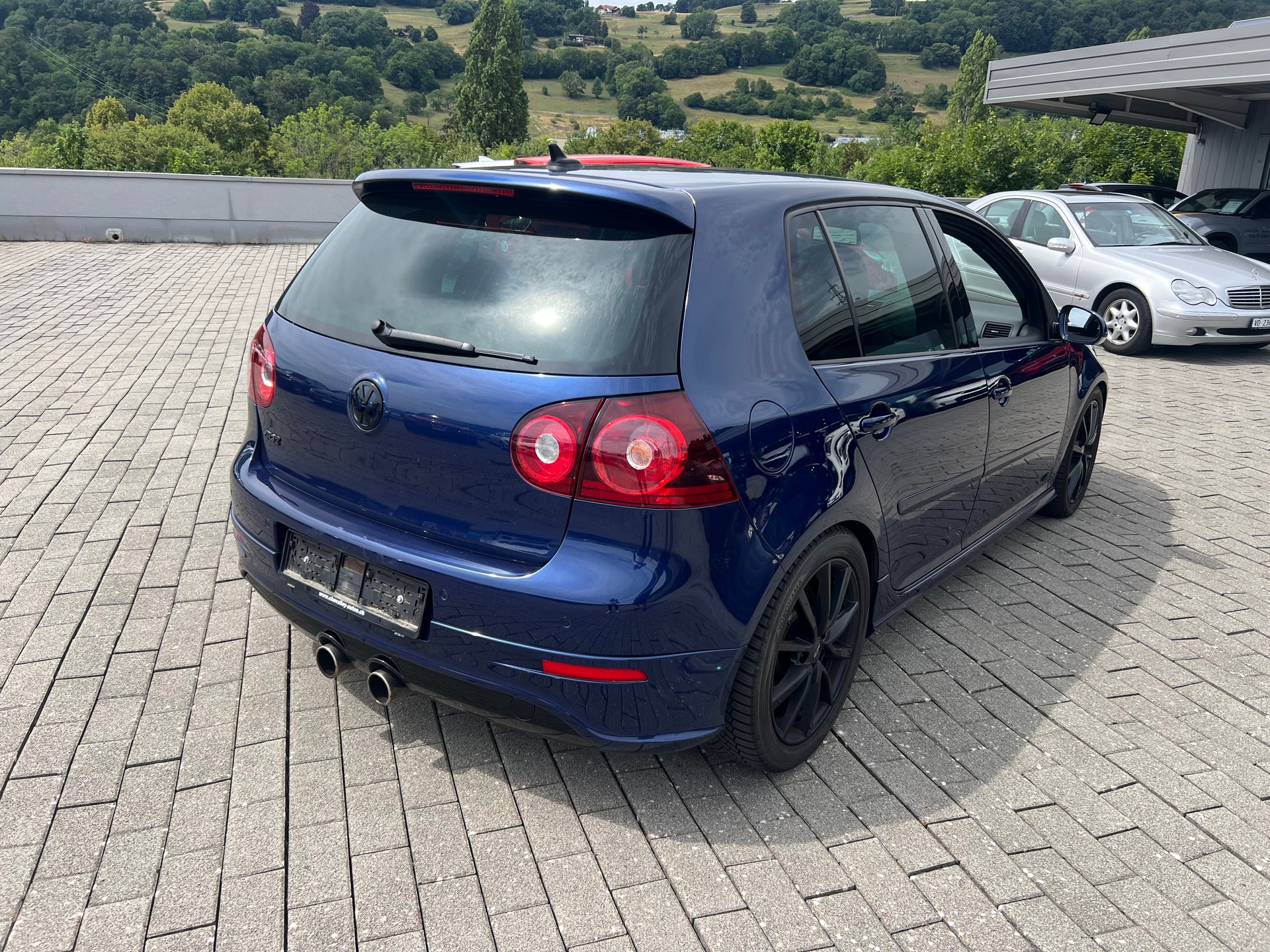VW Golf R32 V6 4Motion DSG-image-2