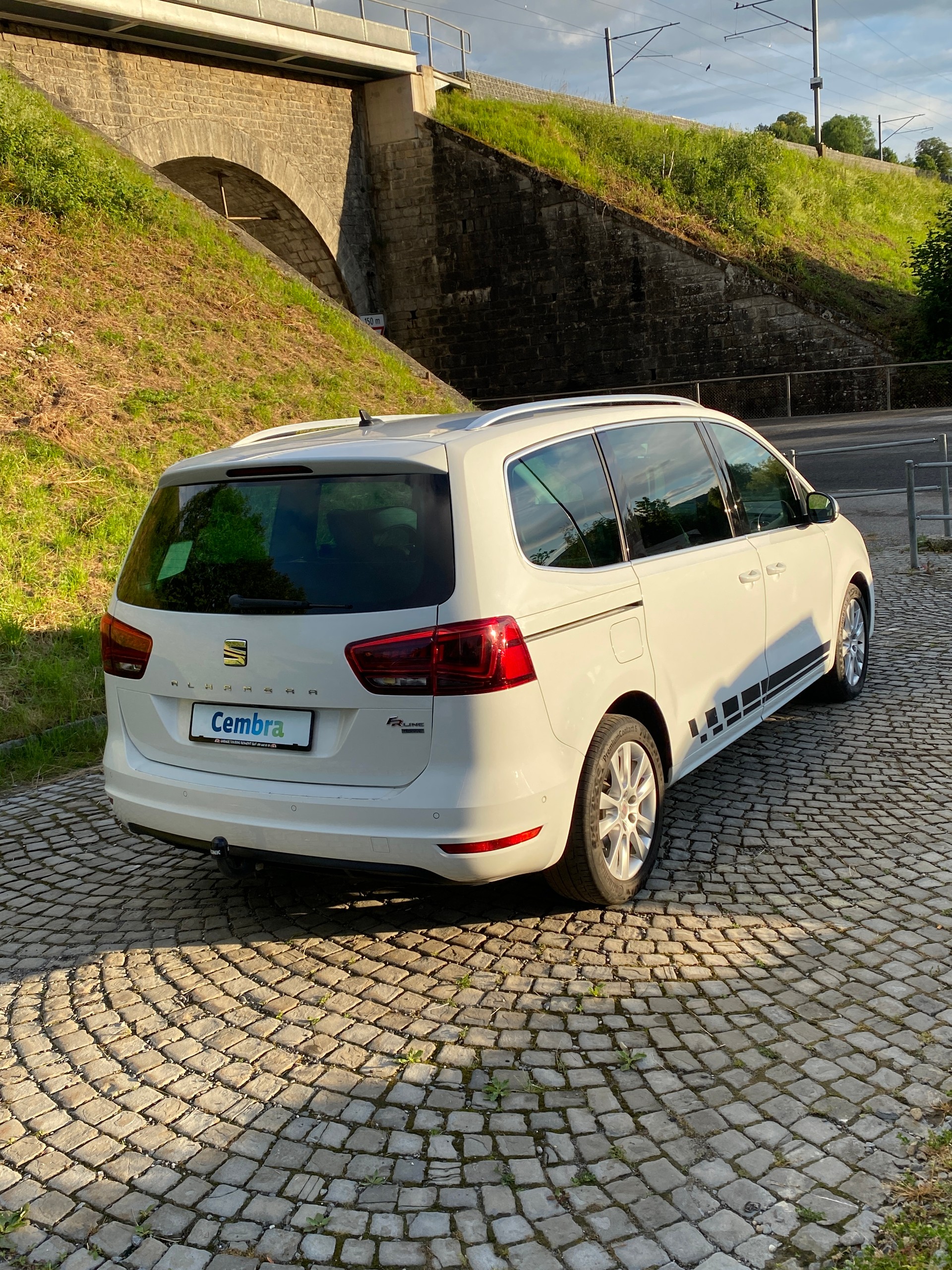 SEAT Alhambra 2.0 TDI 4Drive SWISS FR-showroom-element-3