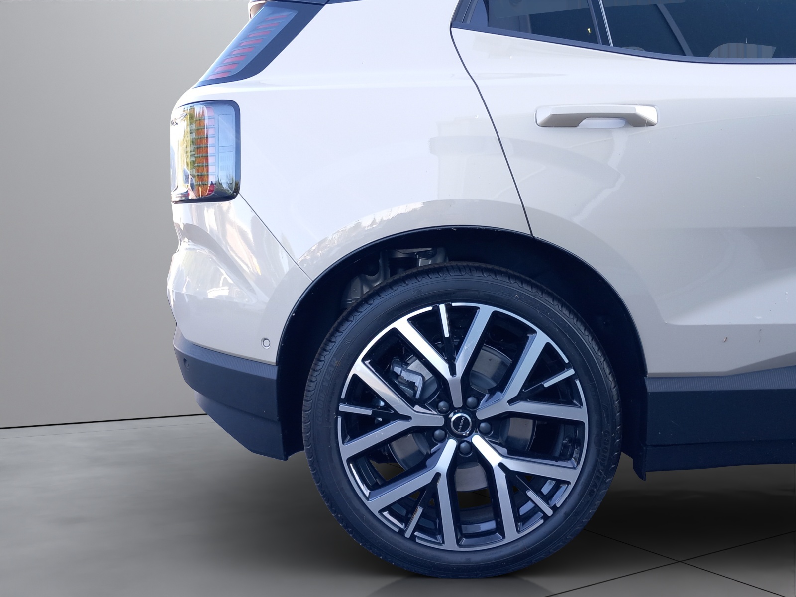 VOLVO EX30 E60 Twin Ultra Performance AWD-image-24