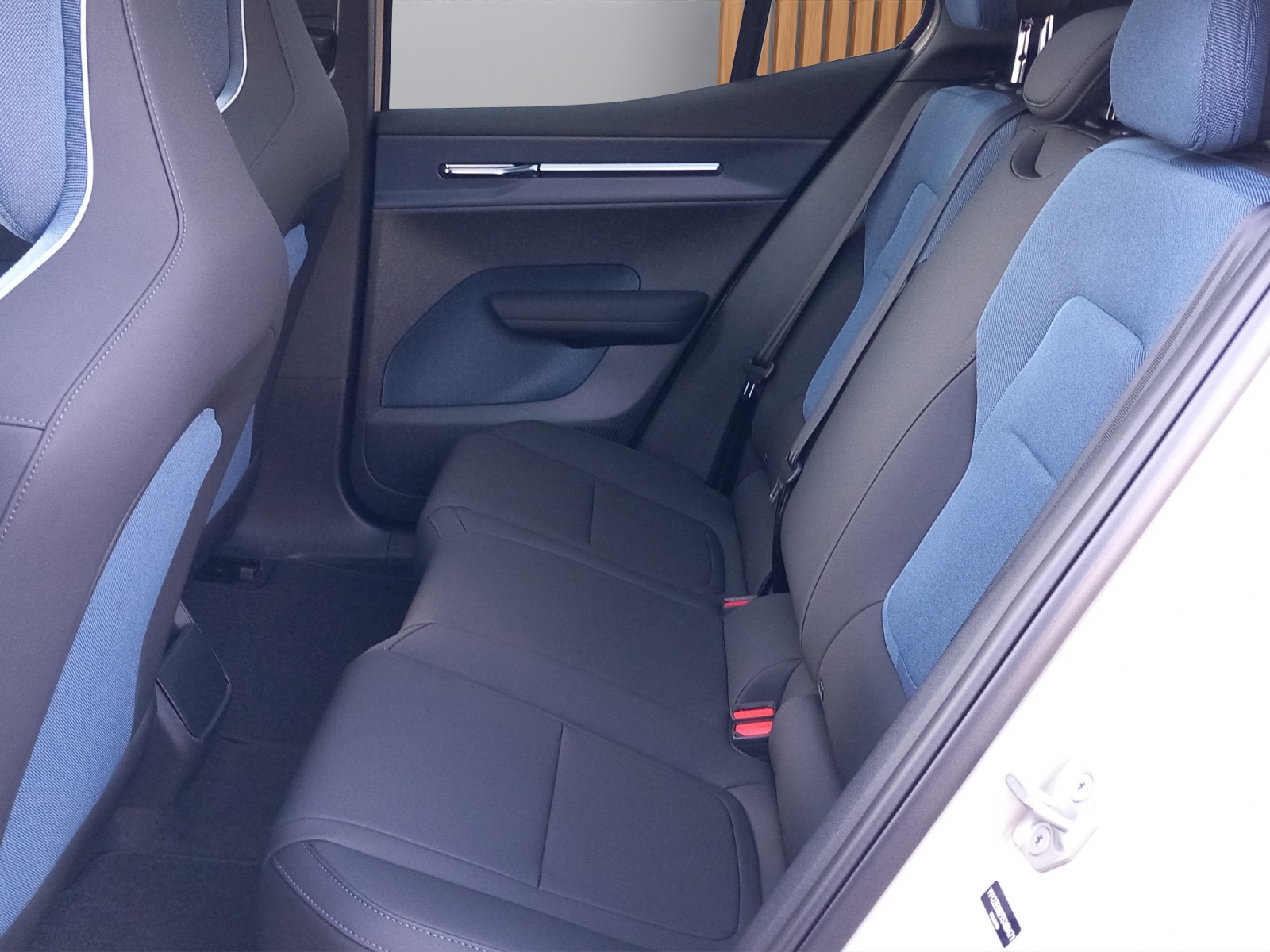 VOLVO EX30 E60 Twin Ultra Performance AWD-image-9