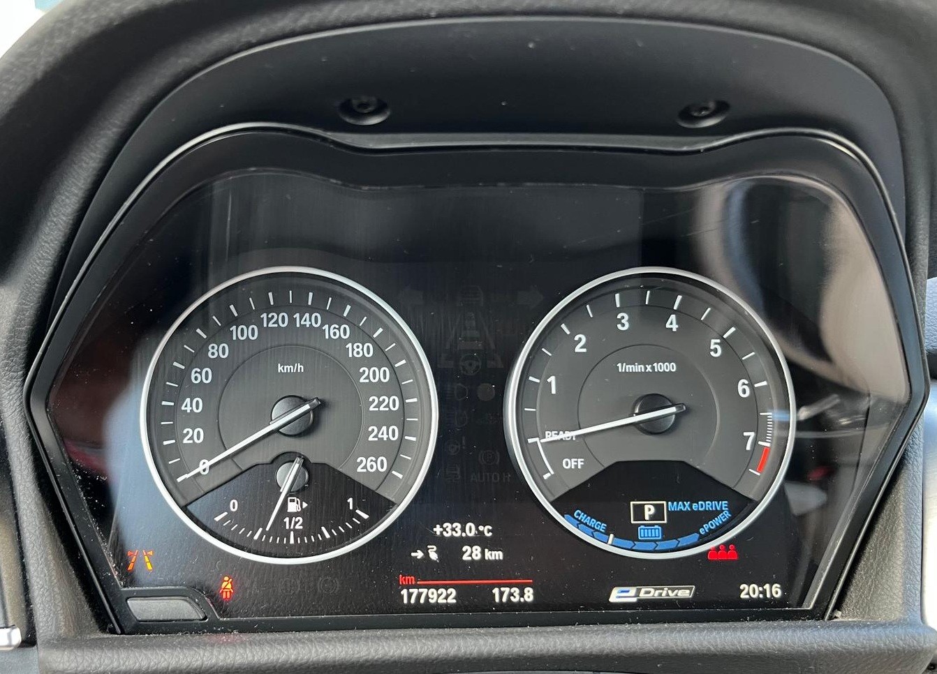 BMW 225xe-image-15