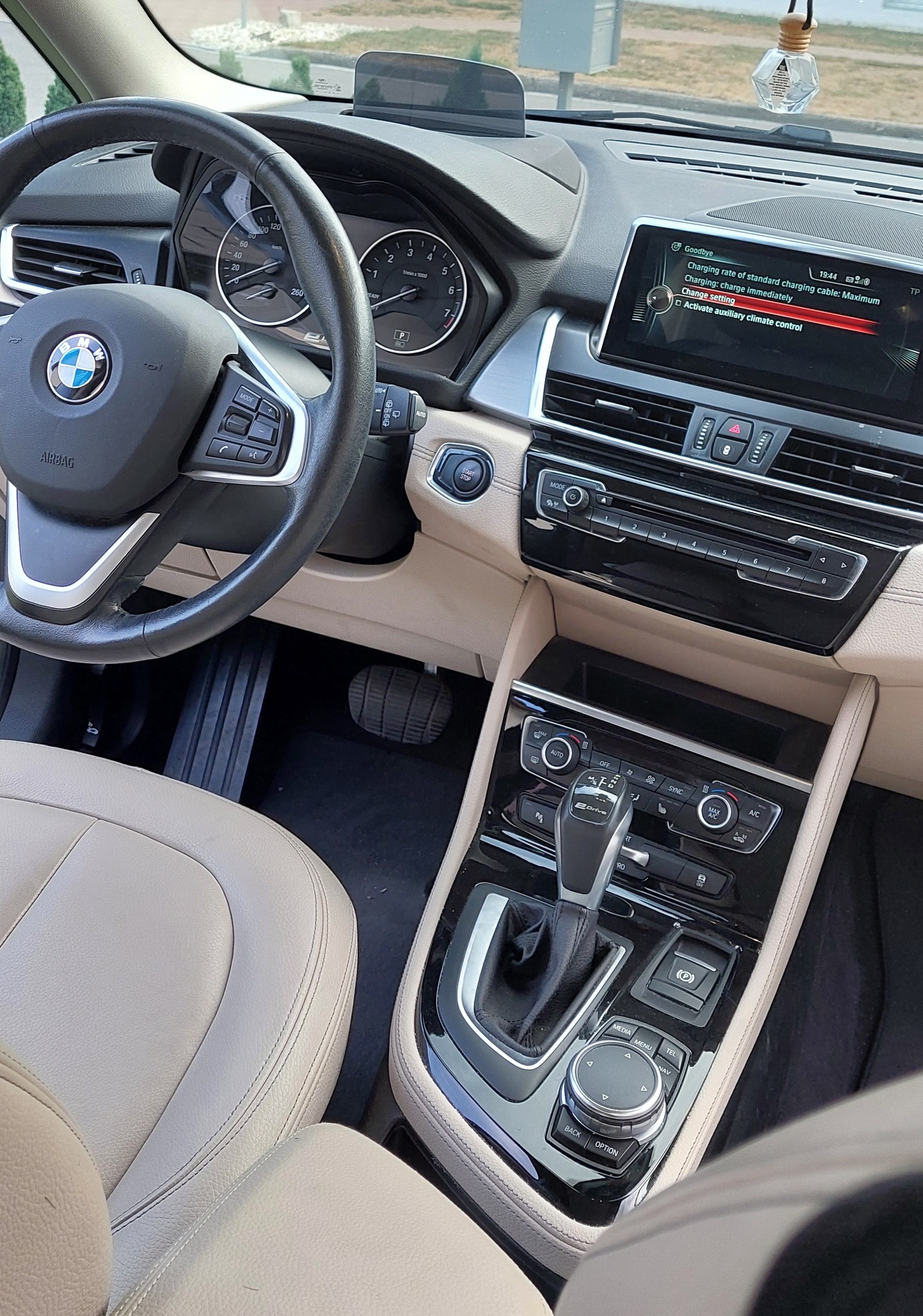 BMW 225xe-image-5