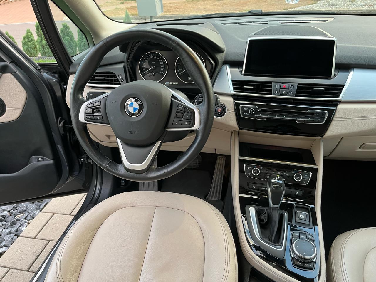 BMW 225xe-image-17