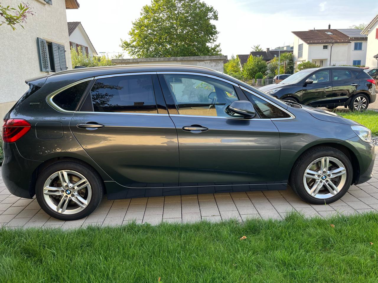BMW 225xe-image-2