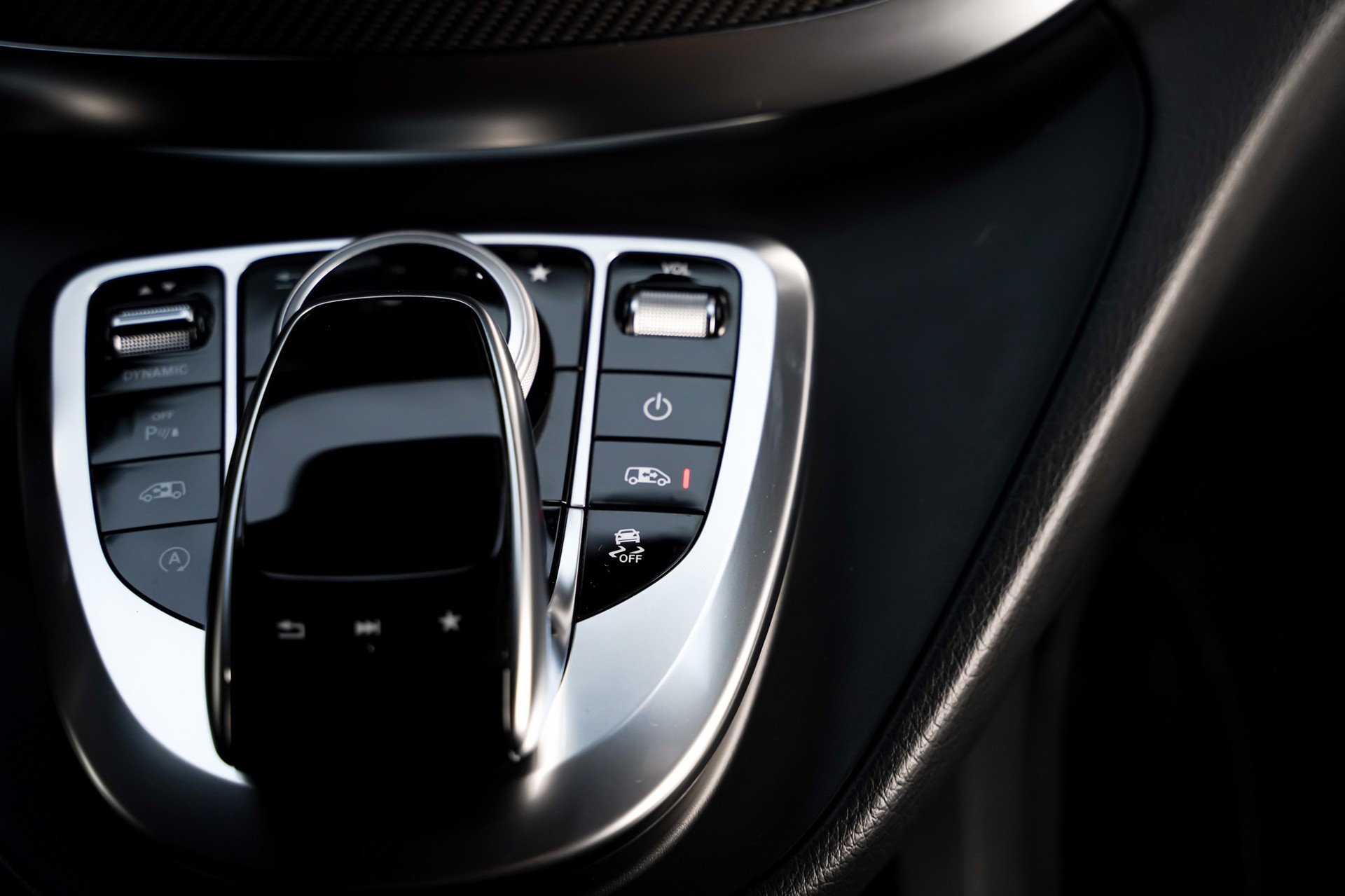 MERCEDES-BENZ V 250 d Swiss Edition lang AMG Line 4Matic 7G-Tronic-image-28