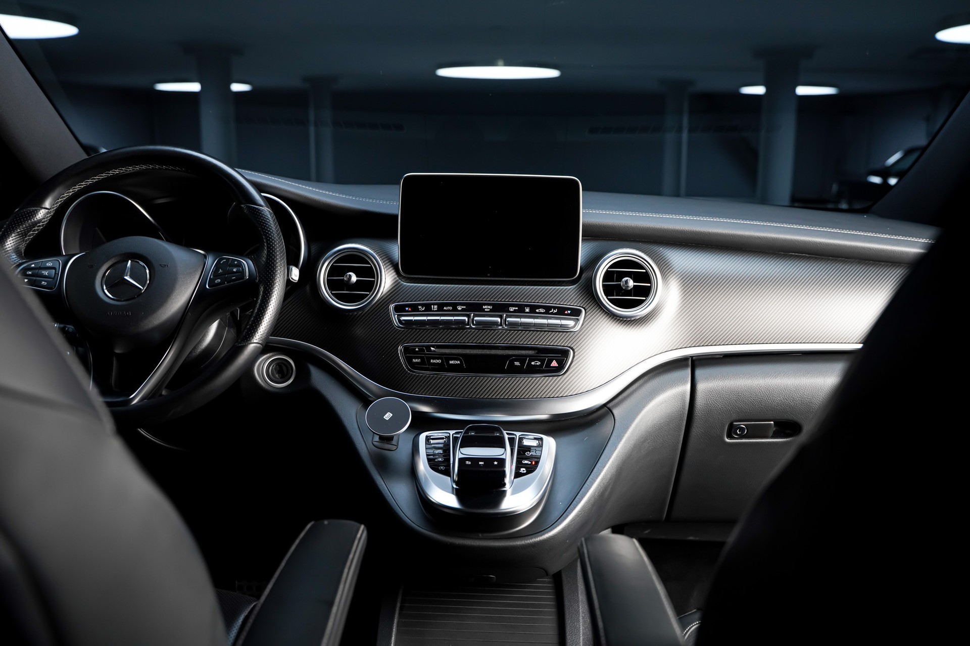 MERCEDES-BENZ V 250 d Swiss Edition lang AMG Line 4Matic 7G-Tronic-image-25