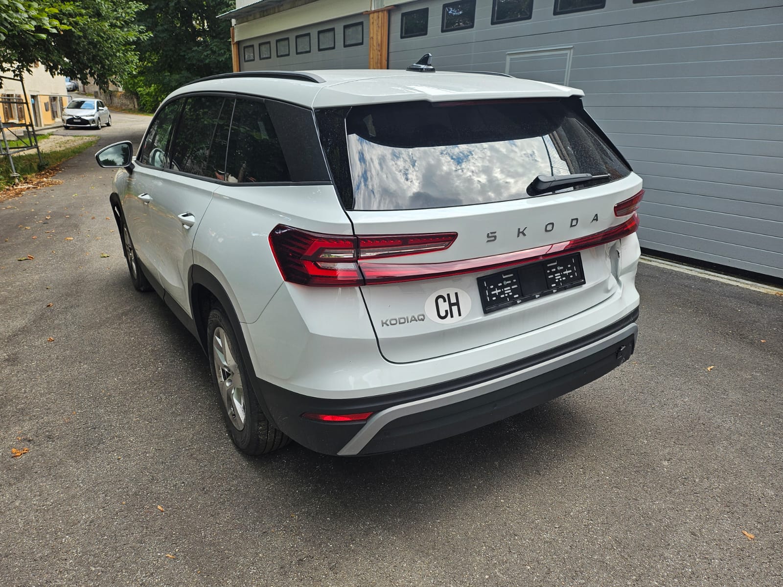 SKODA Kodiaq 2.0 TDI 7 SITZE 7 PLACES Selection 4x4 BESCHADIG ENDOMMAGE-image-3