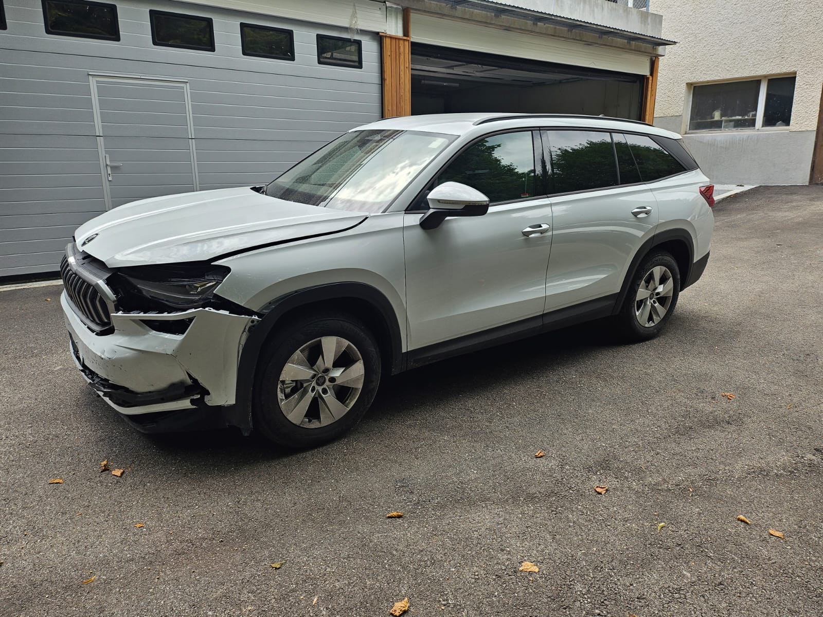 SKODA Kodiaq 2.0 TDI 7 SITZE 7 PLACES Selection 4x4 BESCHADIG ENDOMMAGE-image-10