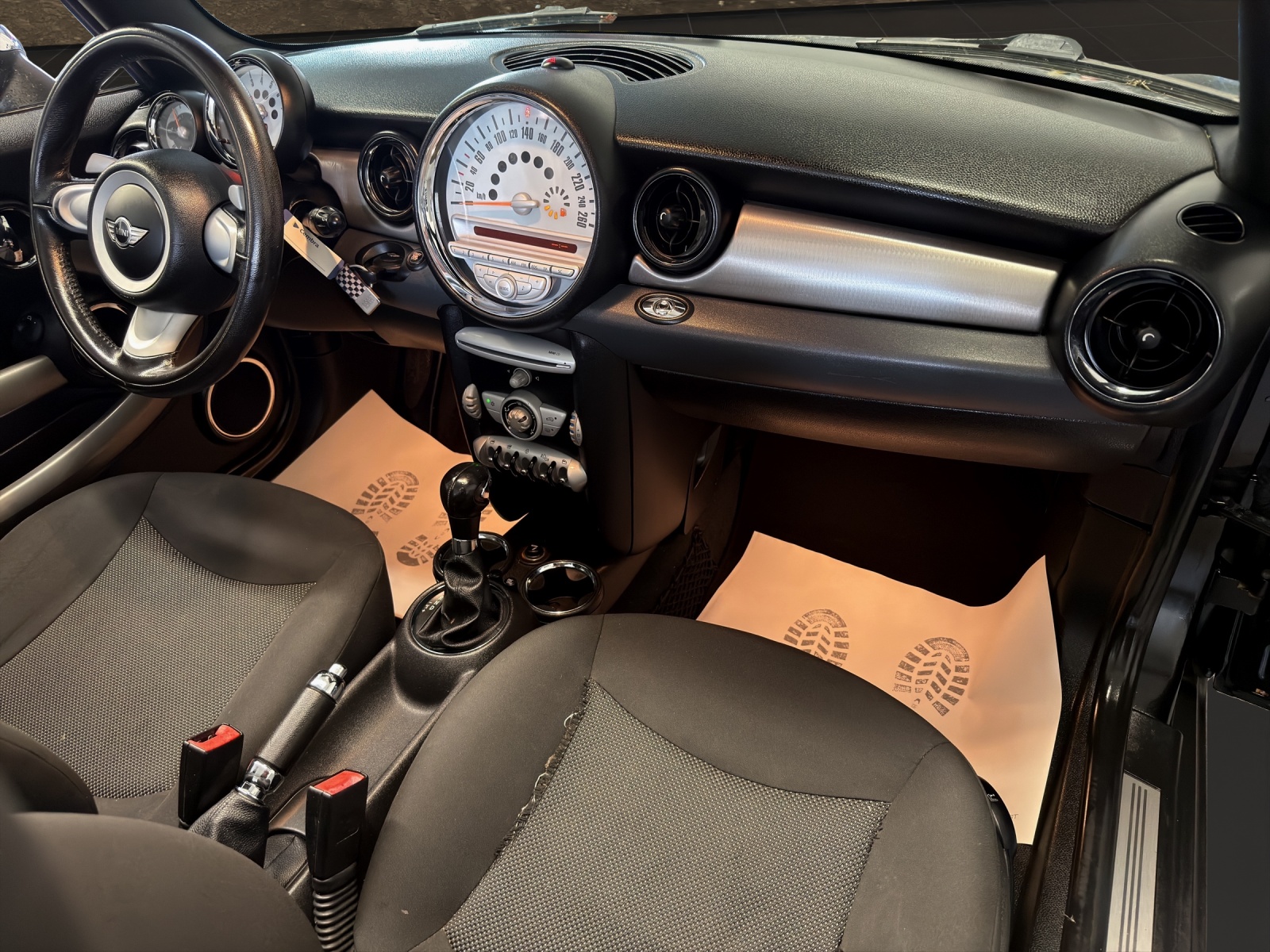 MINI Cooper Cabriolet Steptronic-image-11